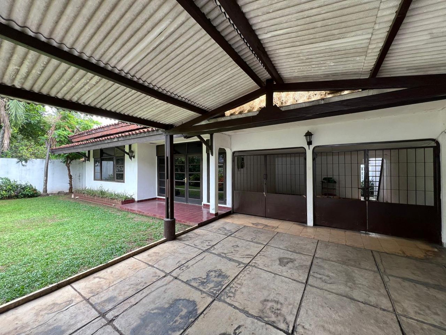 Rumah lama terawat dibawah pasaran lokasi strategis cipete Jakarta Selatan 