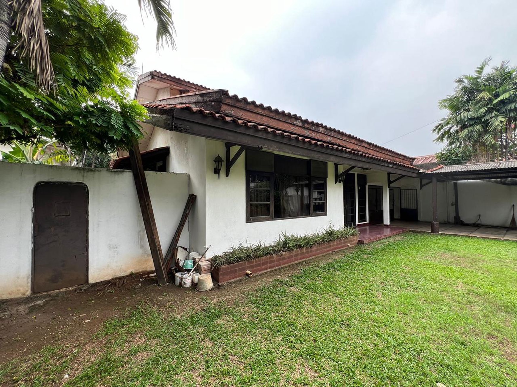 Rumah lama terawat dibawah pasaran lokasi strategis cipete Jakarta Selatan 