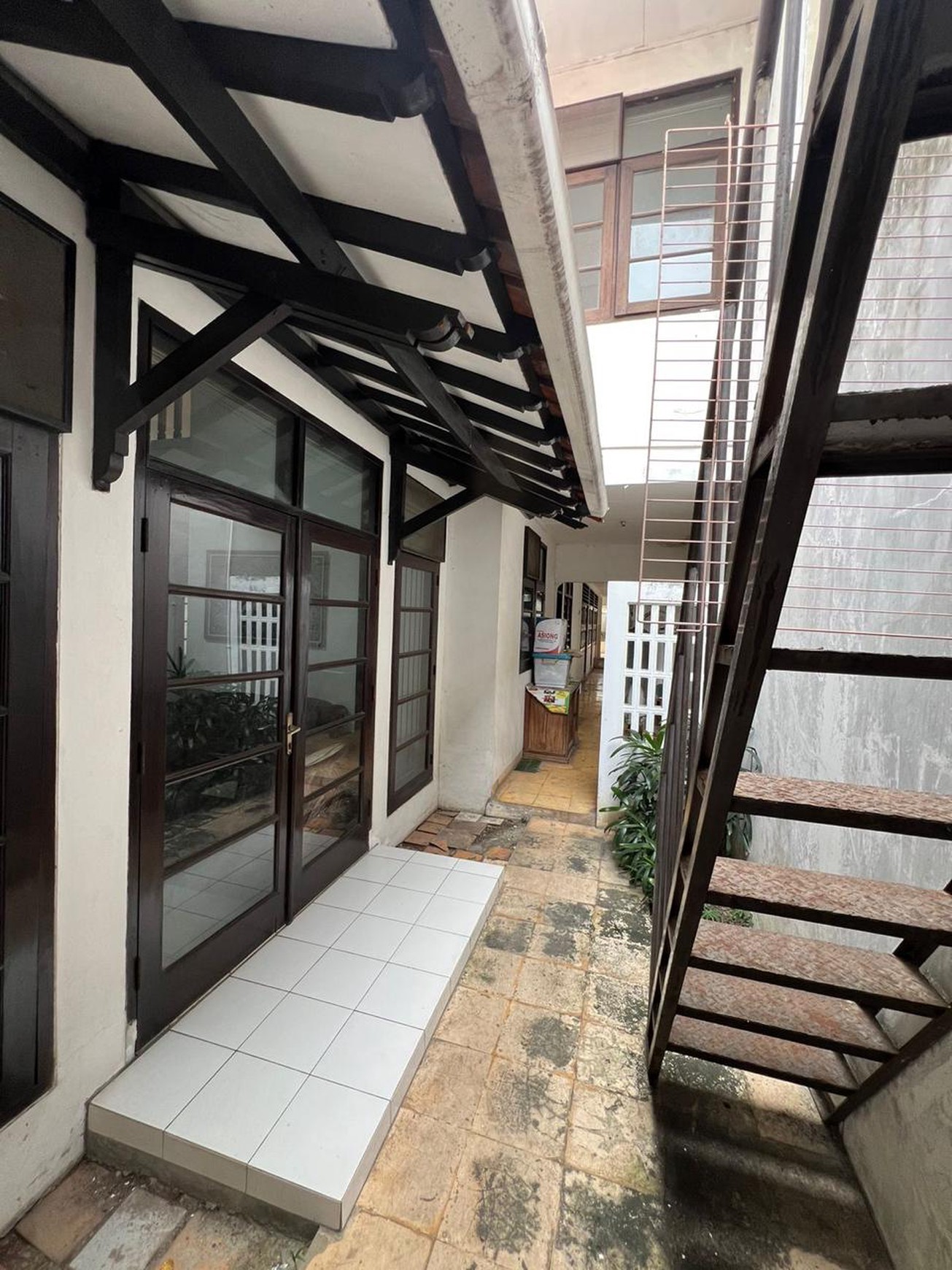 Rumah lama terawat dibawah pasaran lokasi strategis cipete Jakarta Selatan 