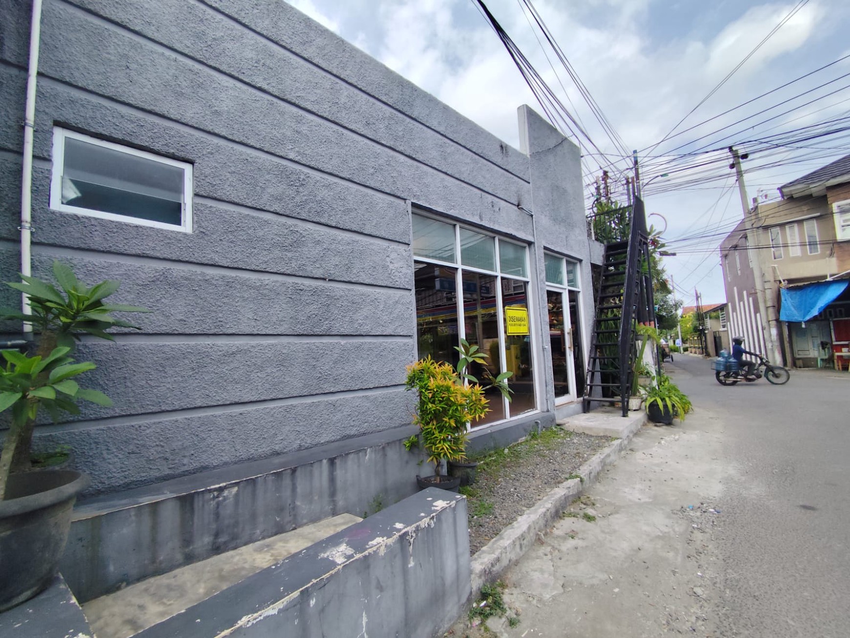 Ruang Usaha Cocok Untuk Cafe Dekat Ambarukmo Plaza, Caturtunggal, Depok, Sleman