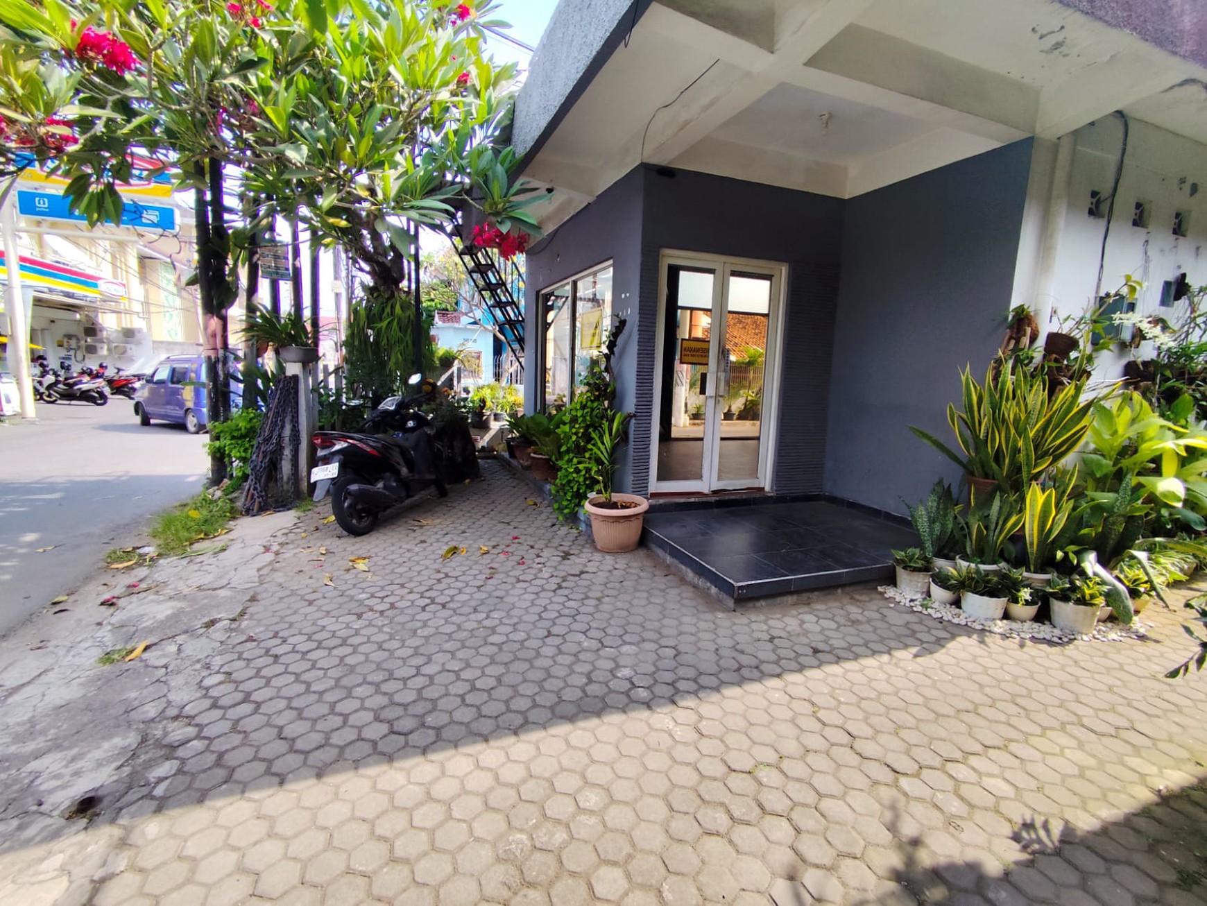 Ruang Usaha Cocok Untuk Cafe Dekat Ambarukmo Plaza, Caturtunggal, Depok, Sleman