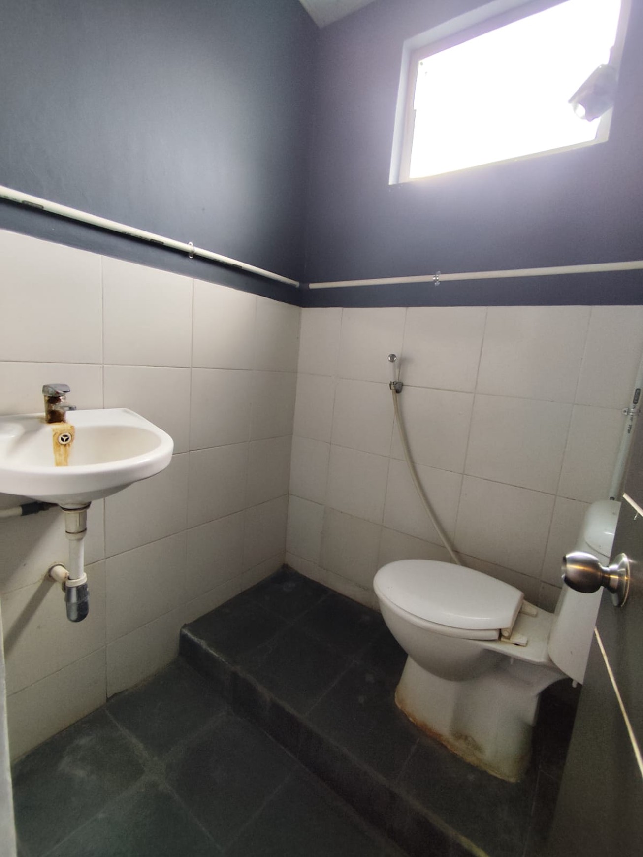 Ruang Usaha Cocok Untuk Cafe Dekat Ambarukmo Plaza, Caturtunggal, Depok, Sleman