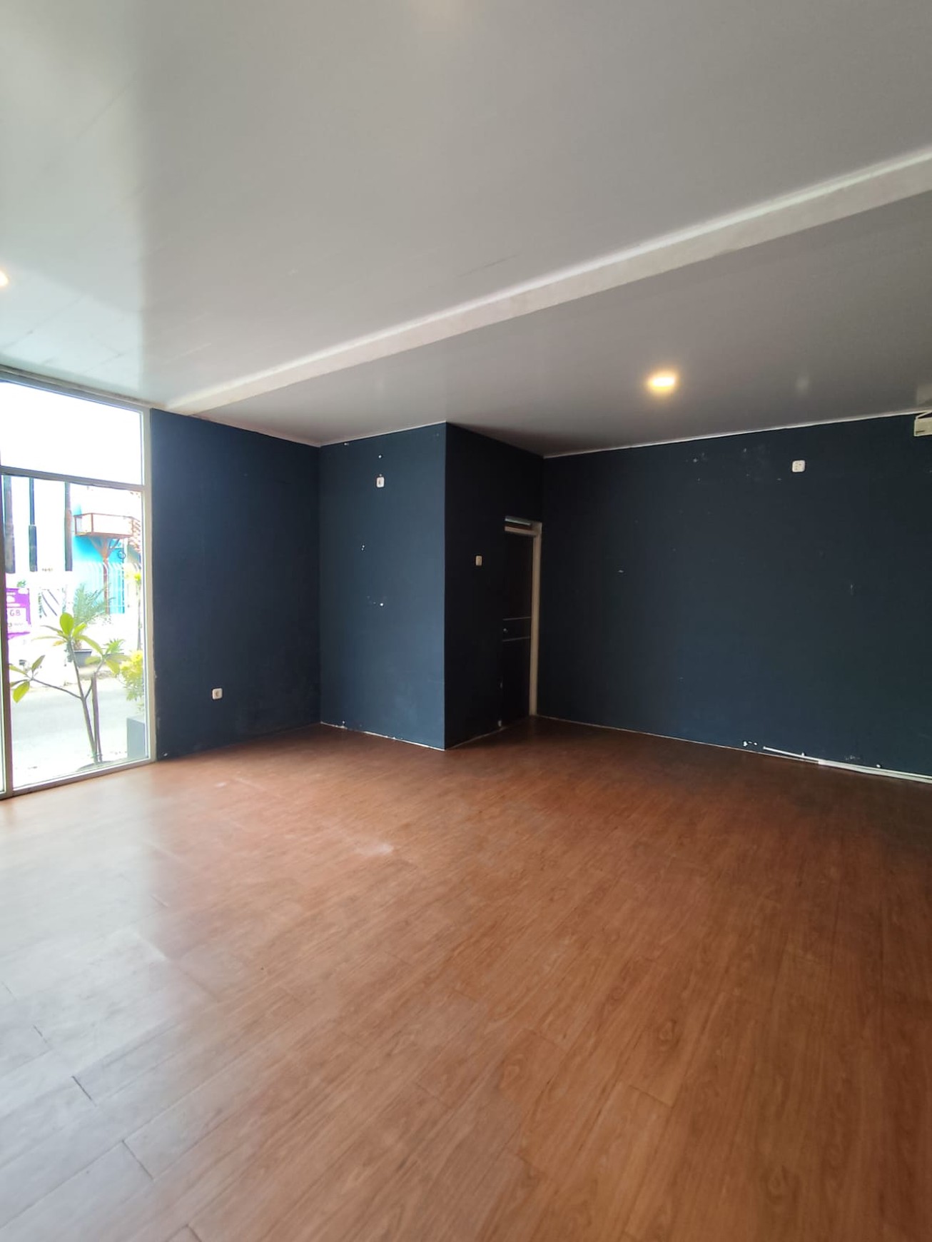 Ruang Usaha Cocok Untuk Cafe Dekat Ambarukmo Plaza, Caturtunggal, Depok, Sleman