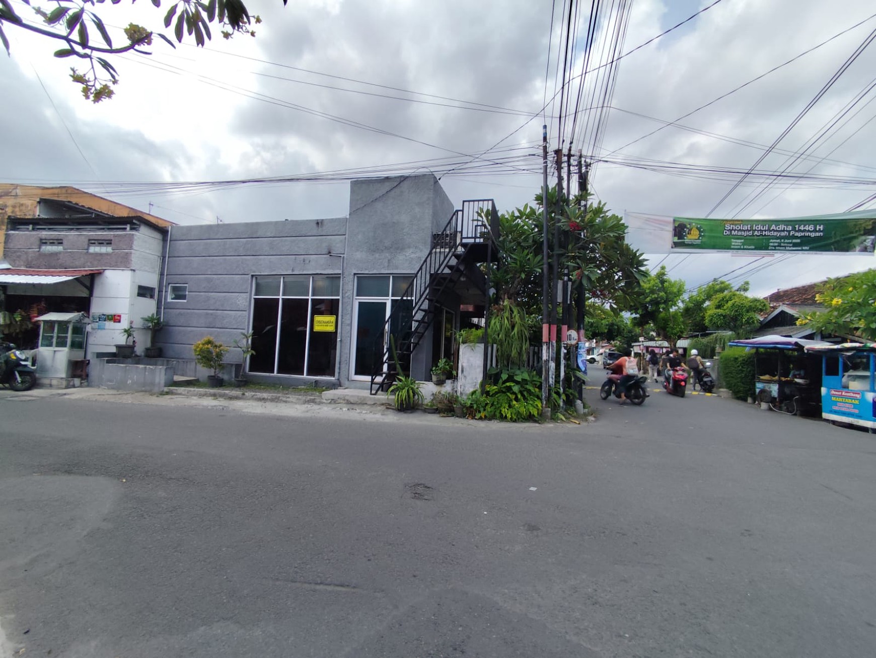 Ruang Usaha Cocok Untuk Cafe Dekat Ambarukmo Plaza, Caturtunggal, Depok, Sleman