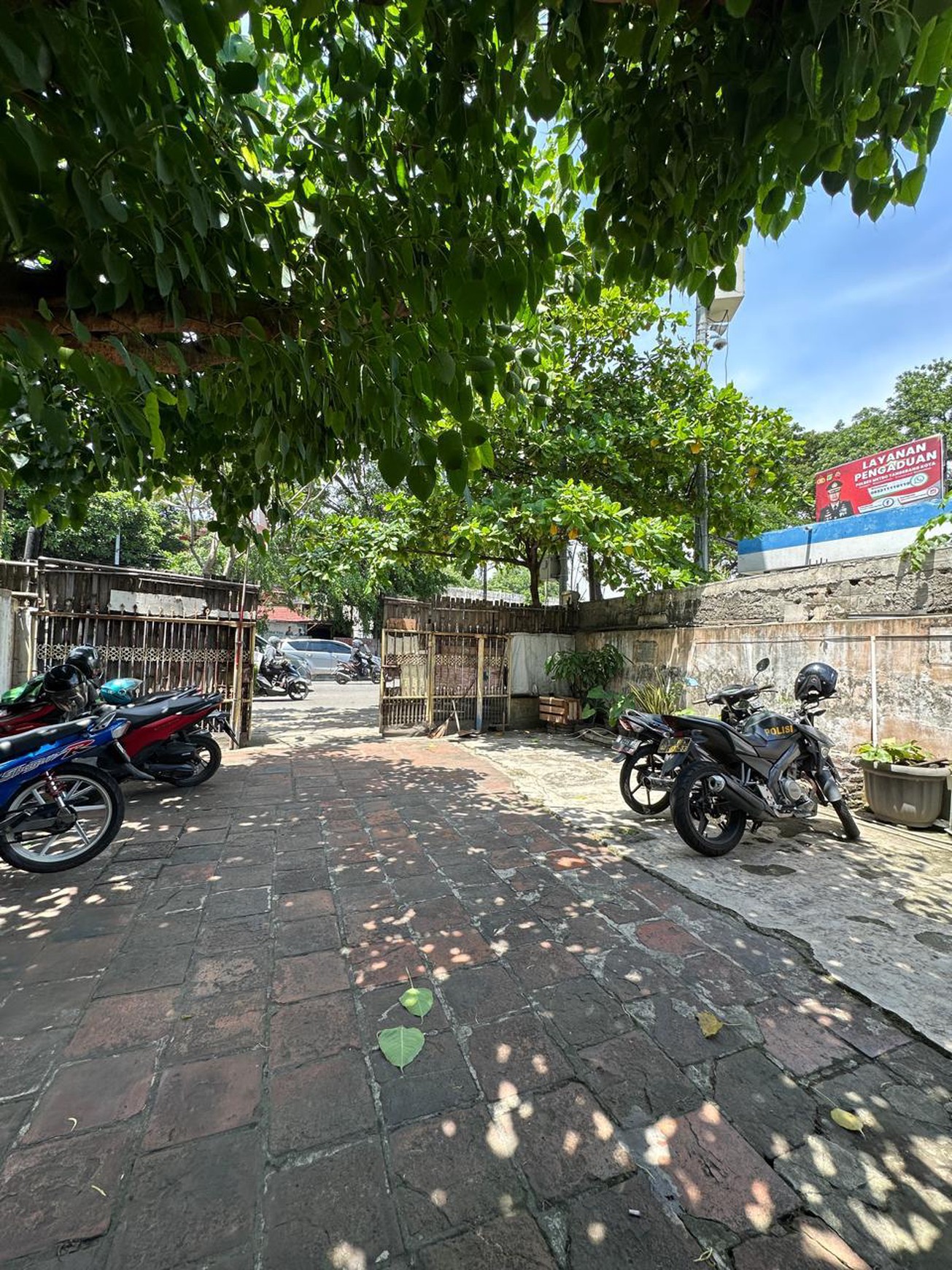 Bangunan Hitung Tanah, Di Daerah Daan Mogot