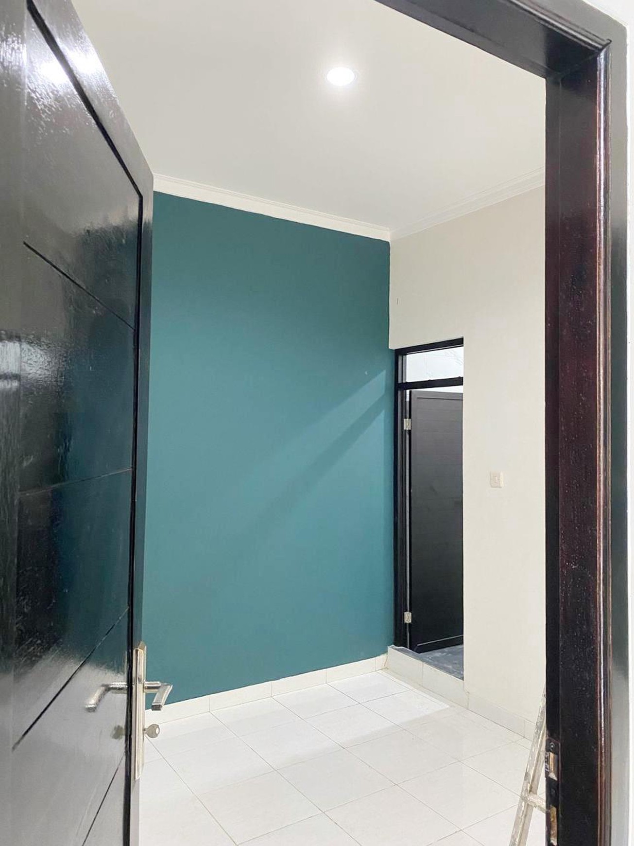 Rumah Baru Renovasi, Minimalis, Siap huni, Lokasi strategis di Ceger