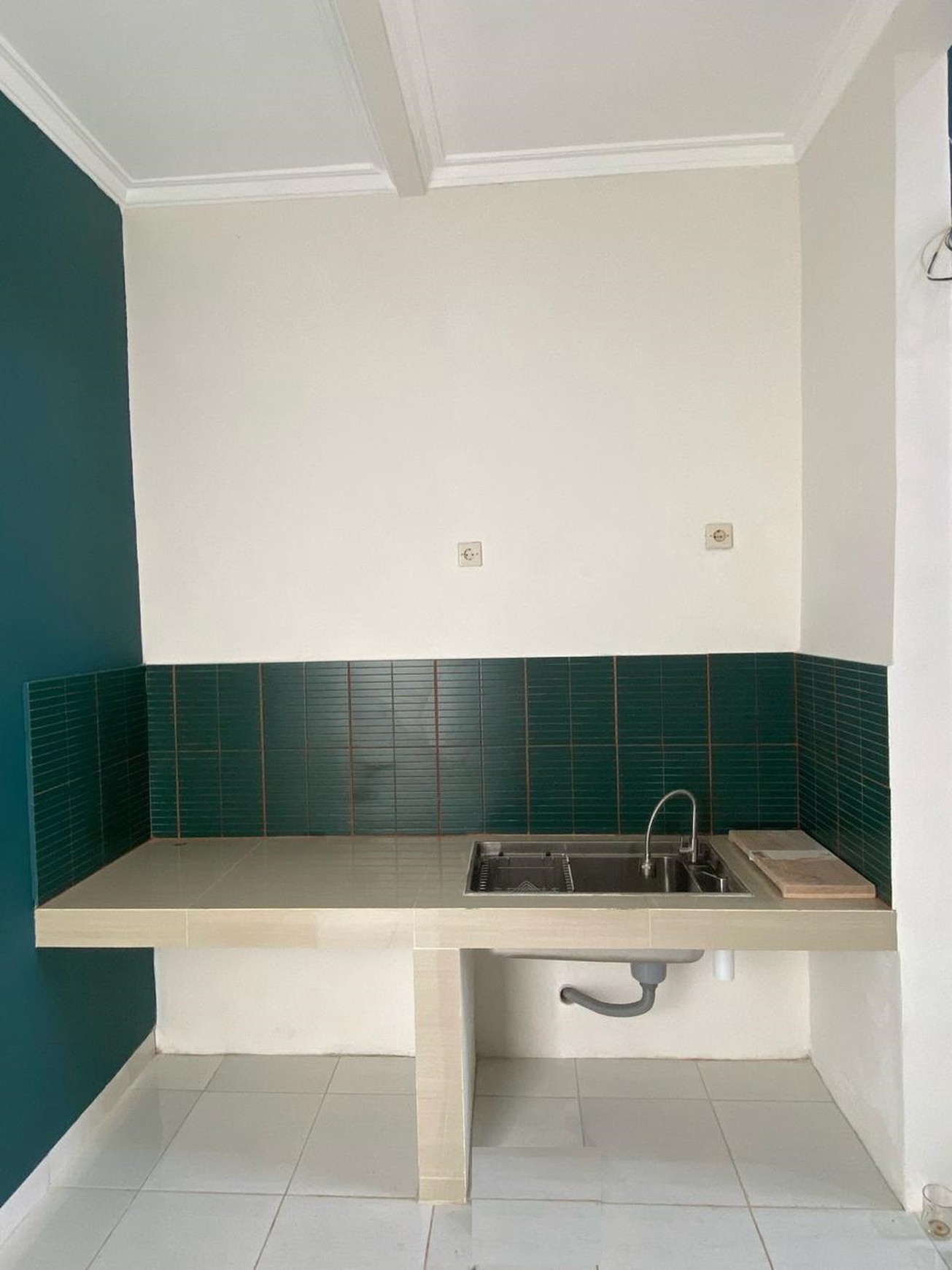 Rumah Baru Renovasi, Minimalis, Siap huni, Lokasi strategis di Ceger