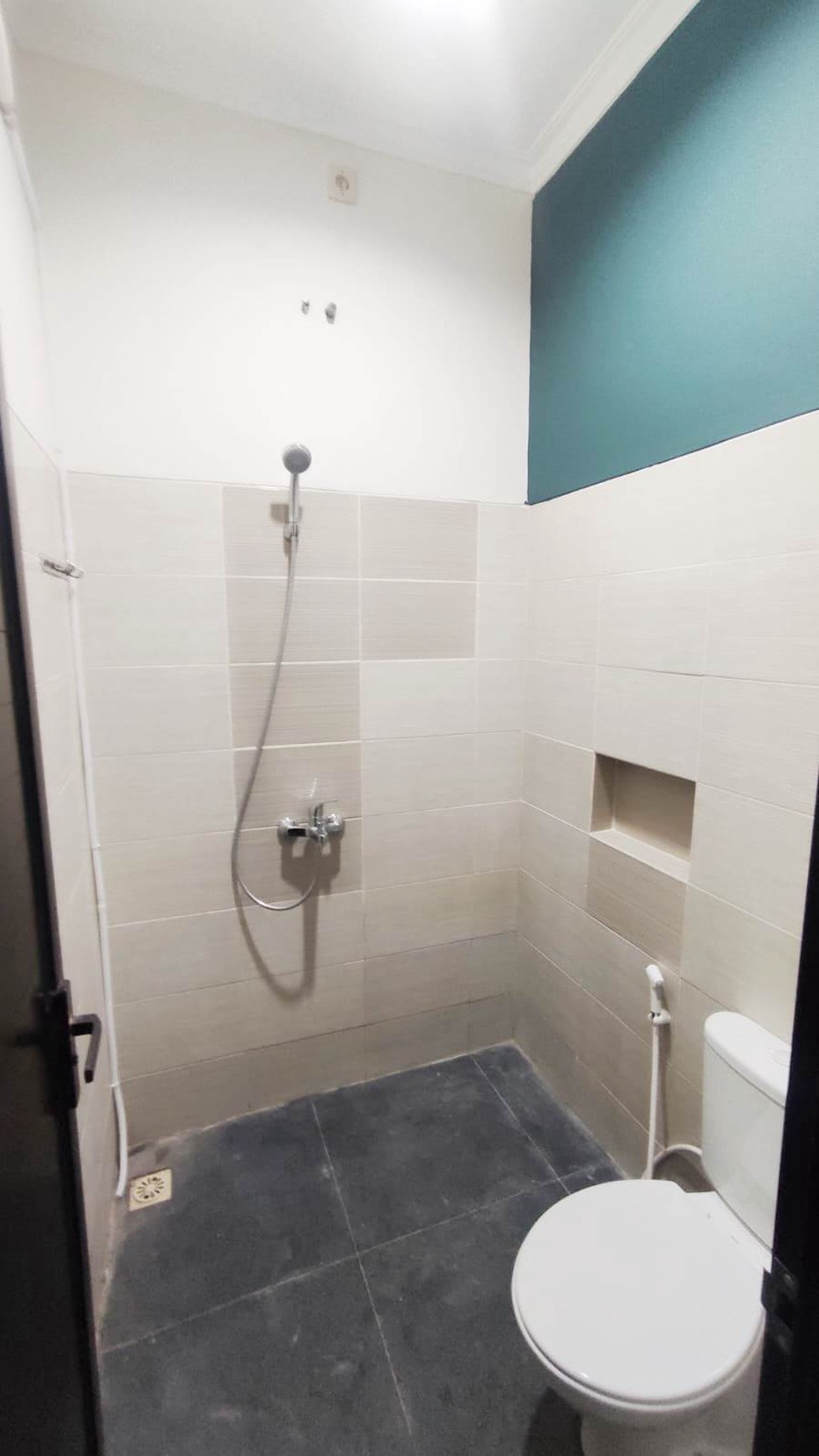 Rumah Baru Renovasi, Minimalis, Siap huni, Lokasi strategis di Ceger