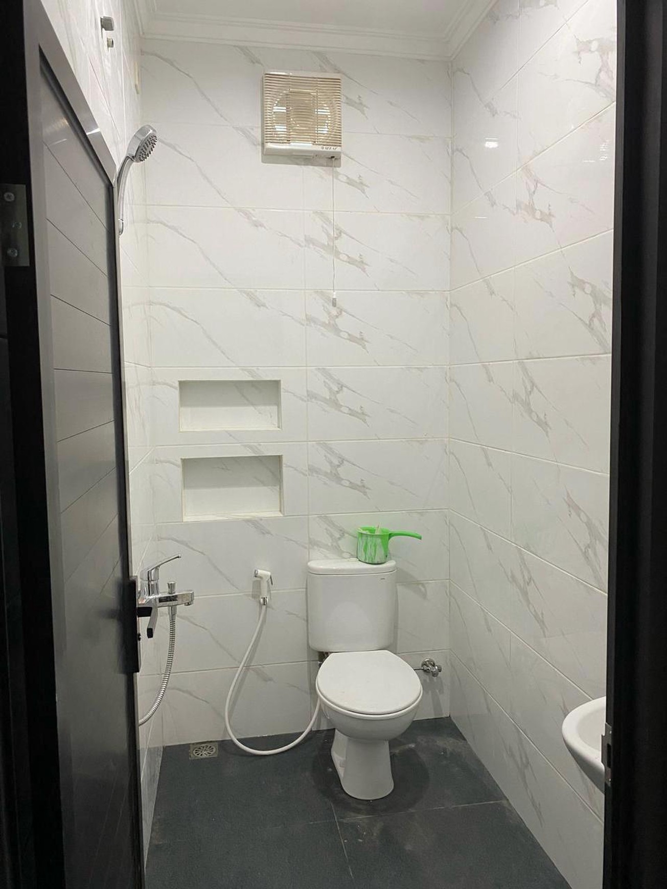 Rumah Baru Renovasi, Minimalis, Siap huni, Lokasi strategis di Ceger