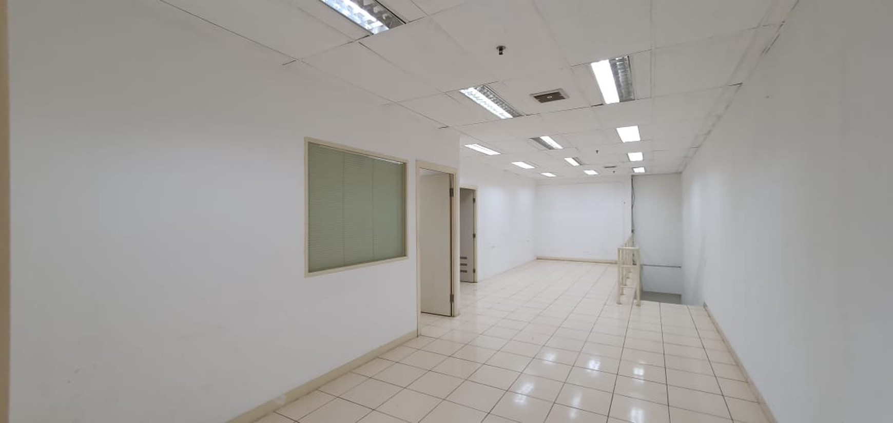 Jarang ada, Ruko 2 lantai lebar 7. Luas, rapih, siap pakai. Di bawah French Walk Tower Evian, MOI, Kelapa Gading