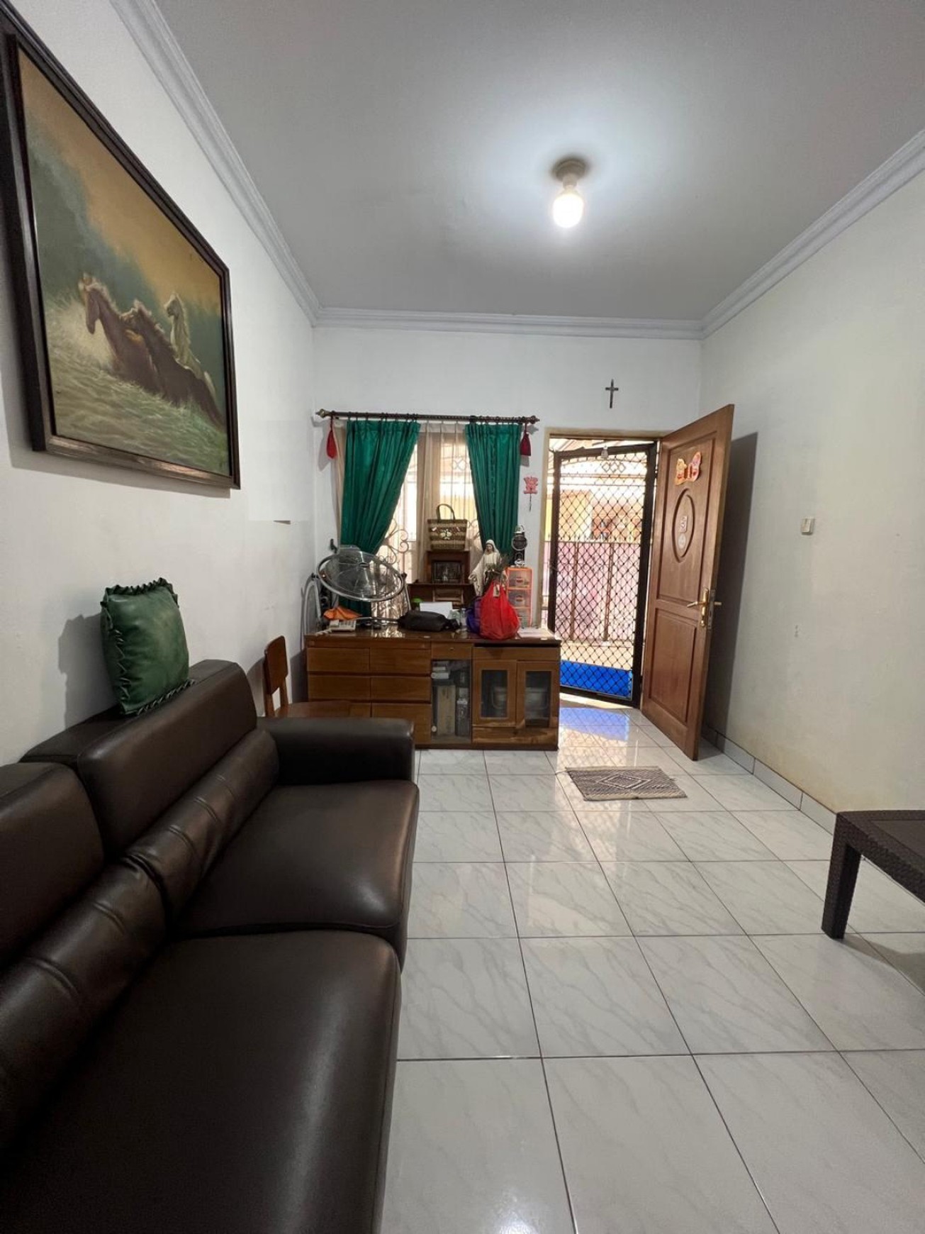 Rumah 2 Lantai di Komplek Perumahan Bisma semi furnish