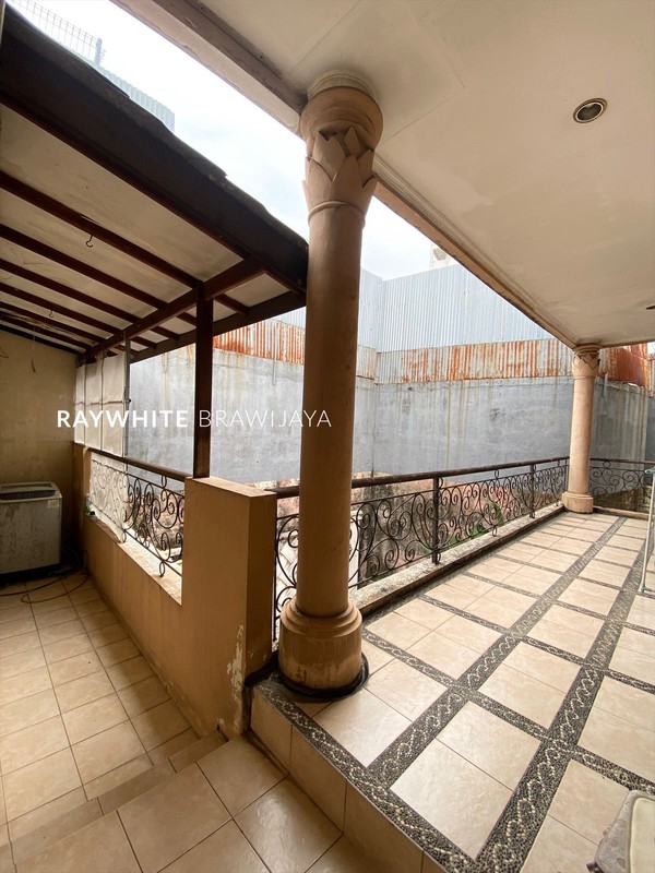 Rumah Hitung Tanah Area Cipete