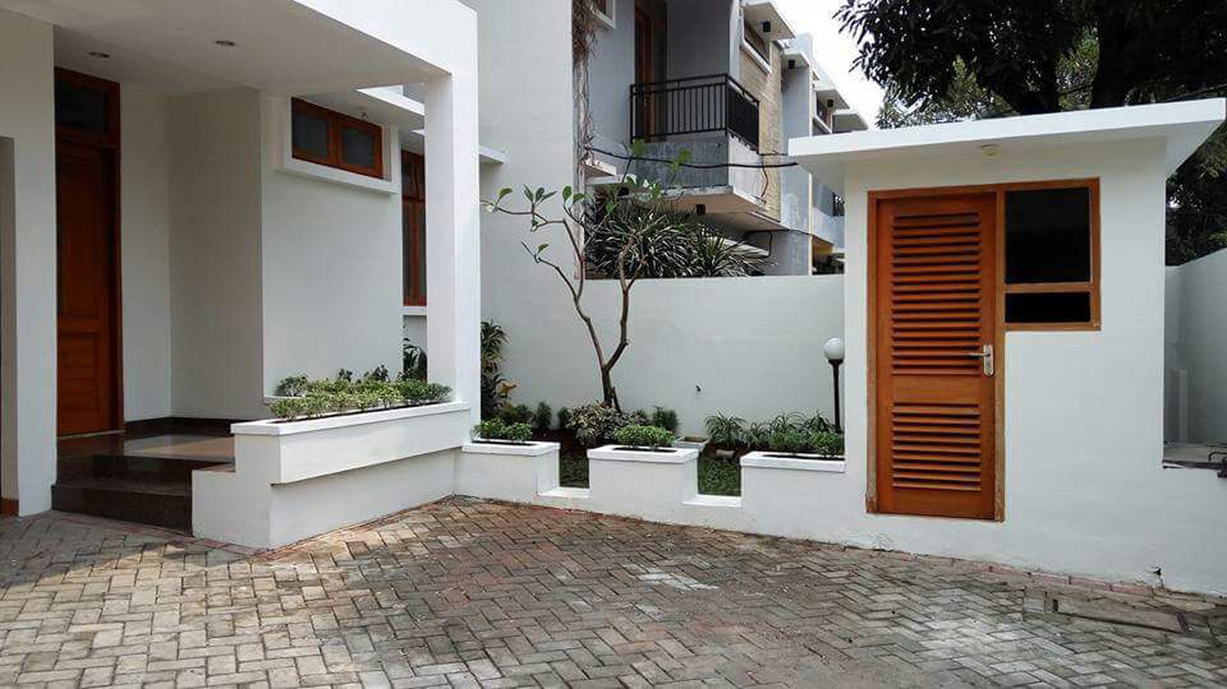 Disewa Rumah Eksklusive Baru Dan Terawat di Kemang, Jakarta Selatan