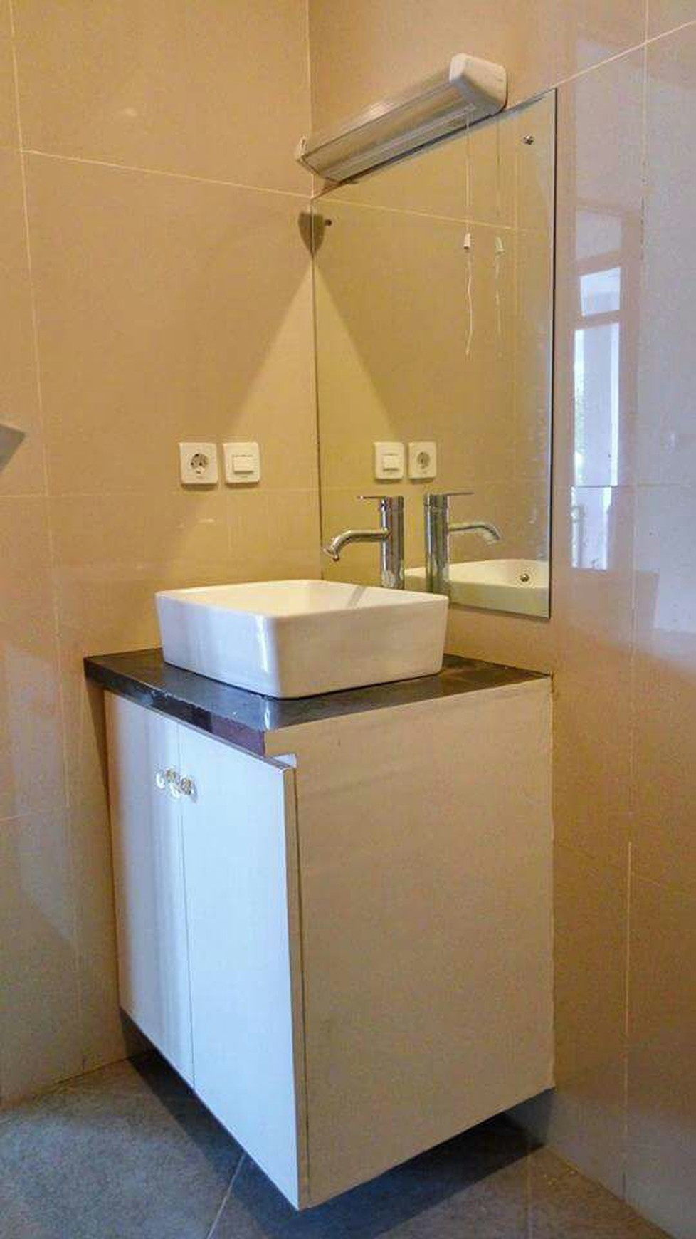 Disewa Rumah Eksklusive Baru Dan Terawat di Kemang, Jakarta Selatan