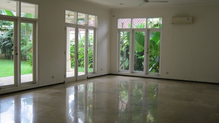Rumah Disewakan Cocok Untuk Ekspatriate Lingkungan Yang Nyaman Lokasi Di Kemang, Jakarta Selatan