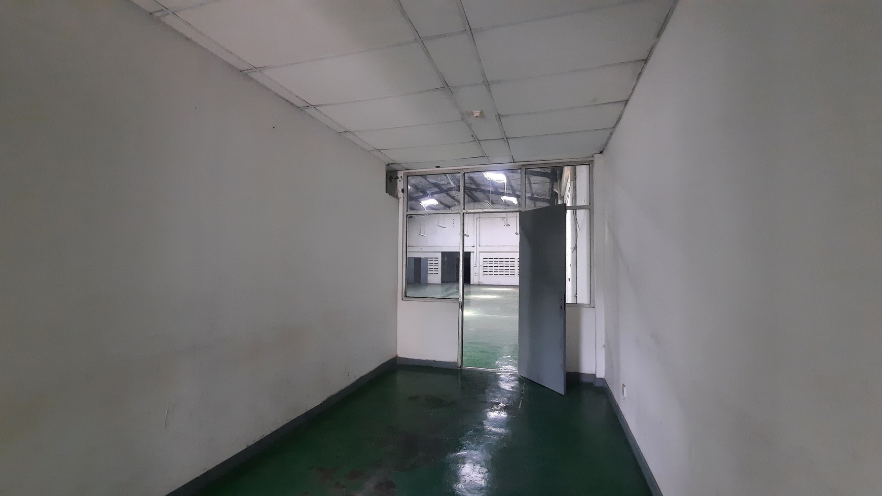 DISEWAKAN GUDANG DAN KANTOR TOB DI KAWASAN INDUSTRI JABABEKA TAHAP 2 DEKAT PINTU TOL CIKARANG UTARA DAN CIKARANG BARAT