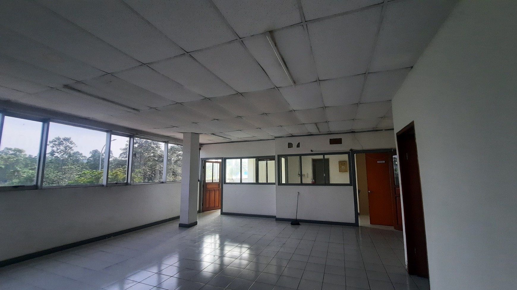 DISEWAKAN GUDANG DAN KANTOR TOB DI KAWASAN INDUSTRI JABABEKA TAHAP 2 DEKAT PINTU TOL CIKARANG UTARA DAN CIKARANG BARAT