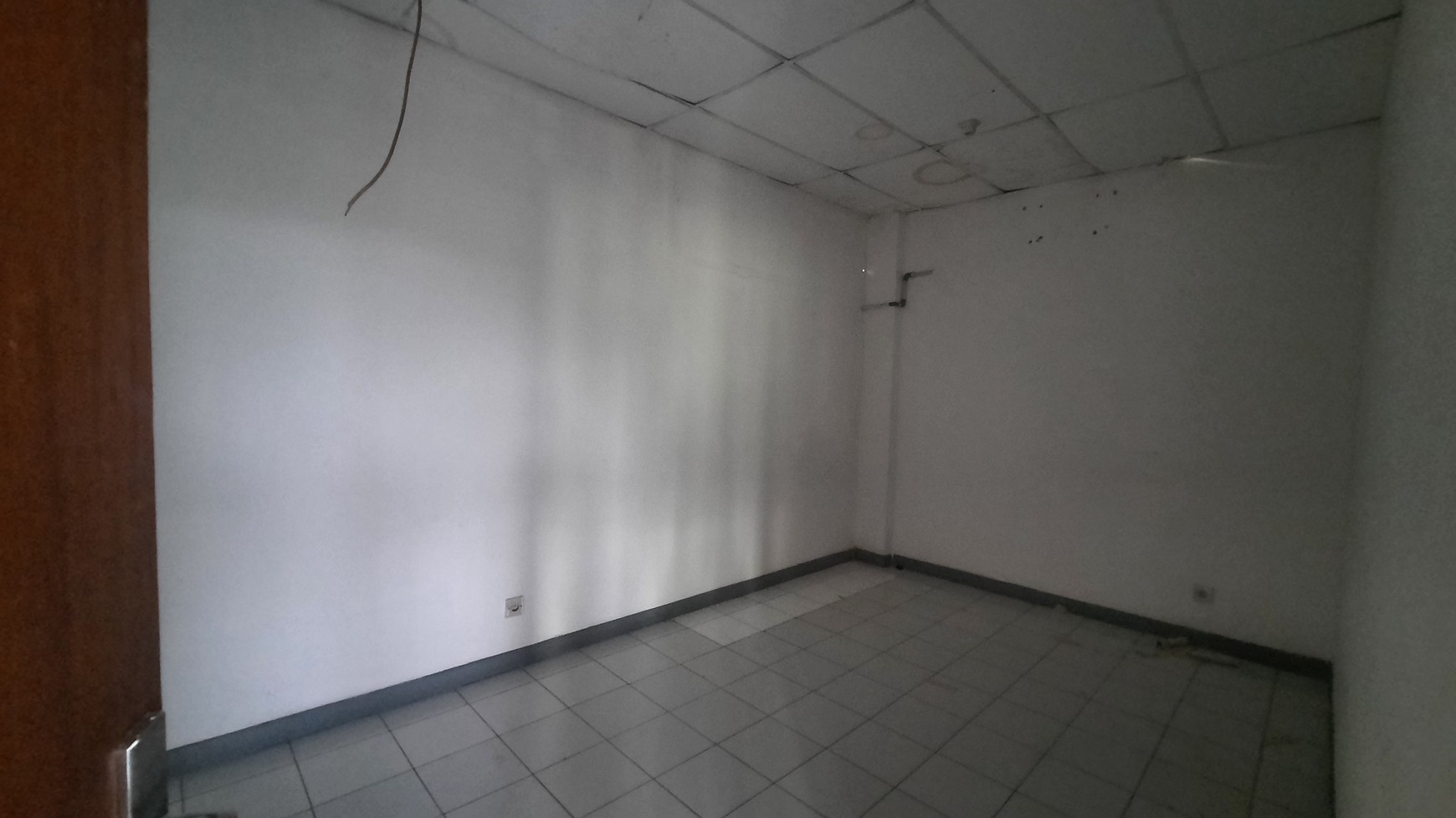 DISEWAKAN GUDANG DAN KANTOR TOB DI KAWASAN INDUSTRI JABABEKA TAHAP 2 DEKAT PINTU TOL CIKARANG UTARA DAN CIKARANG BARAT