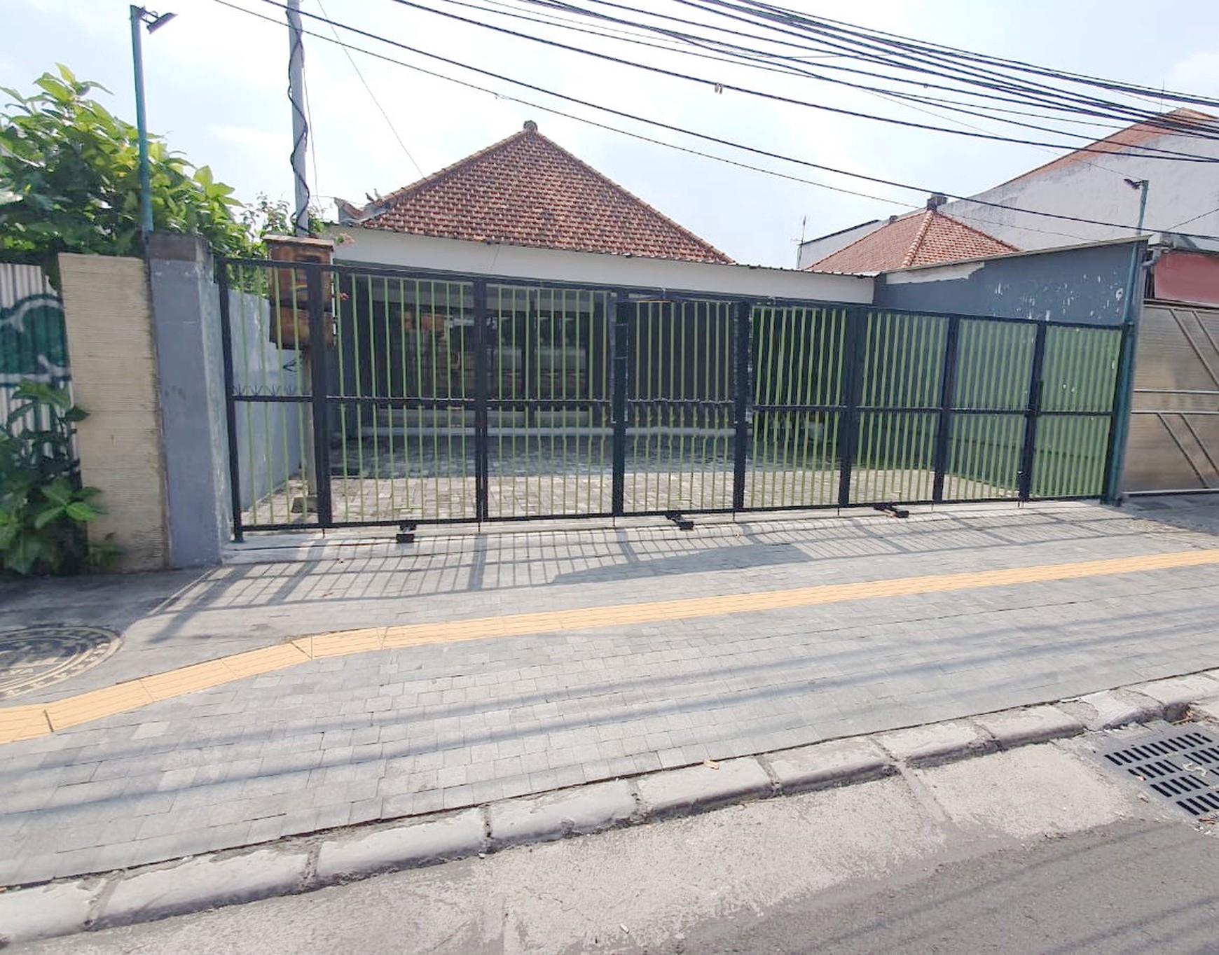 Disewakan Rumah Usaha Pusat Kota di Jl Kartini Surabaya