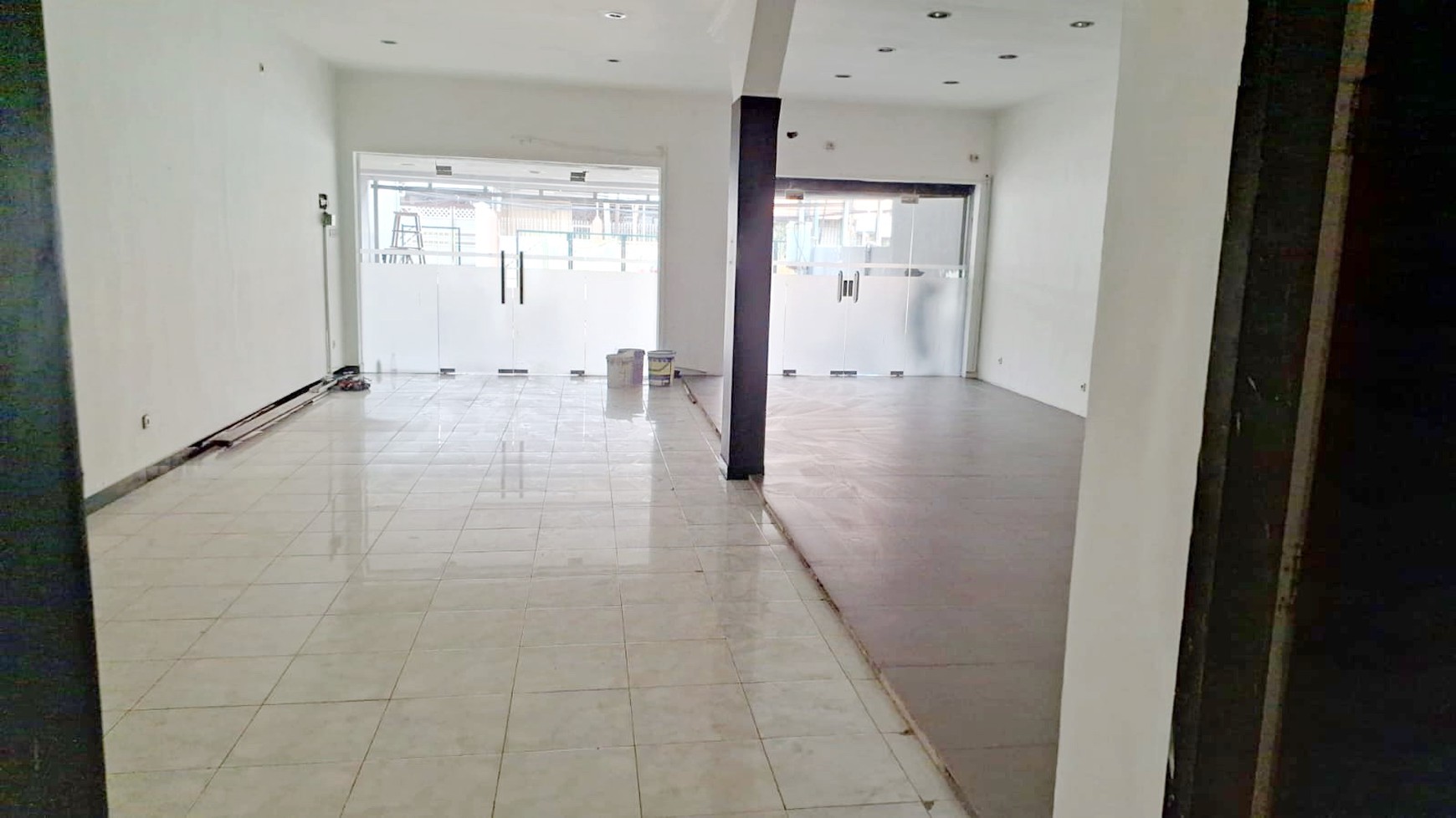 Disewakan Rumah Usaha Pusat Kota di Jl Kartini Surabaya
