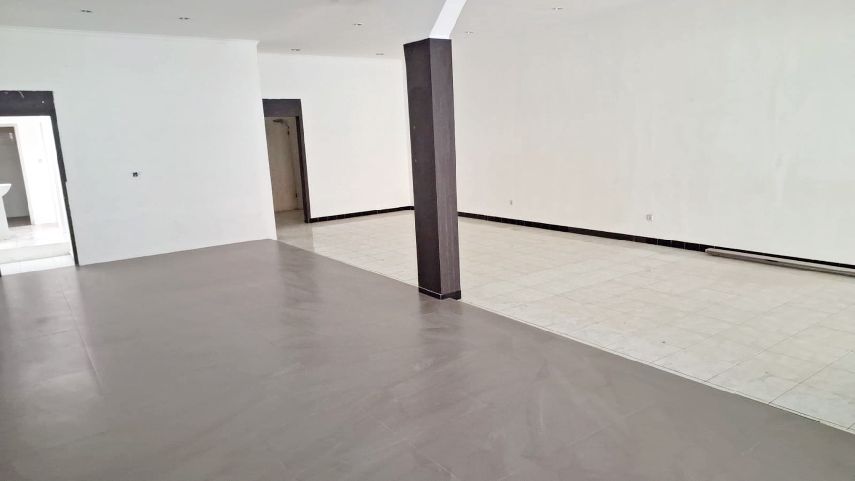 Disewakan Rumah Usaha Pusat Kota di Jl Kartini Surabaya