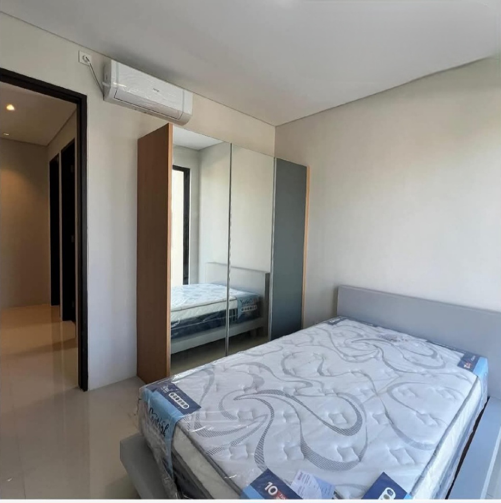 Dijual Rumah Baru Dian Istana Mocca Verbana Bonus Semi Furnished New Modern Dekat Graha Family, Pakuwon Mall