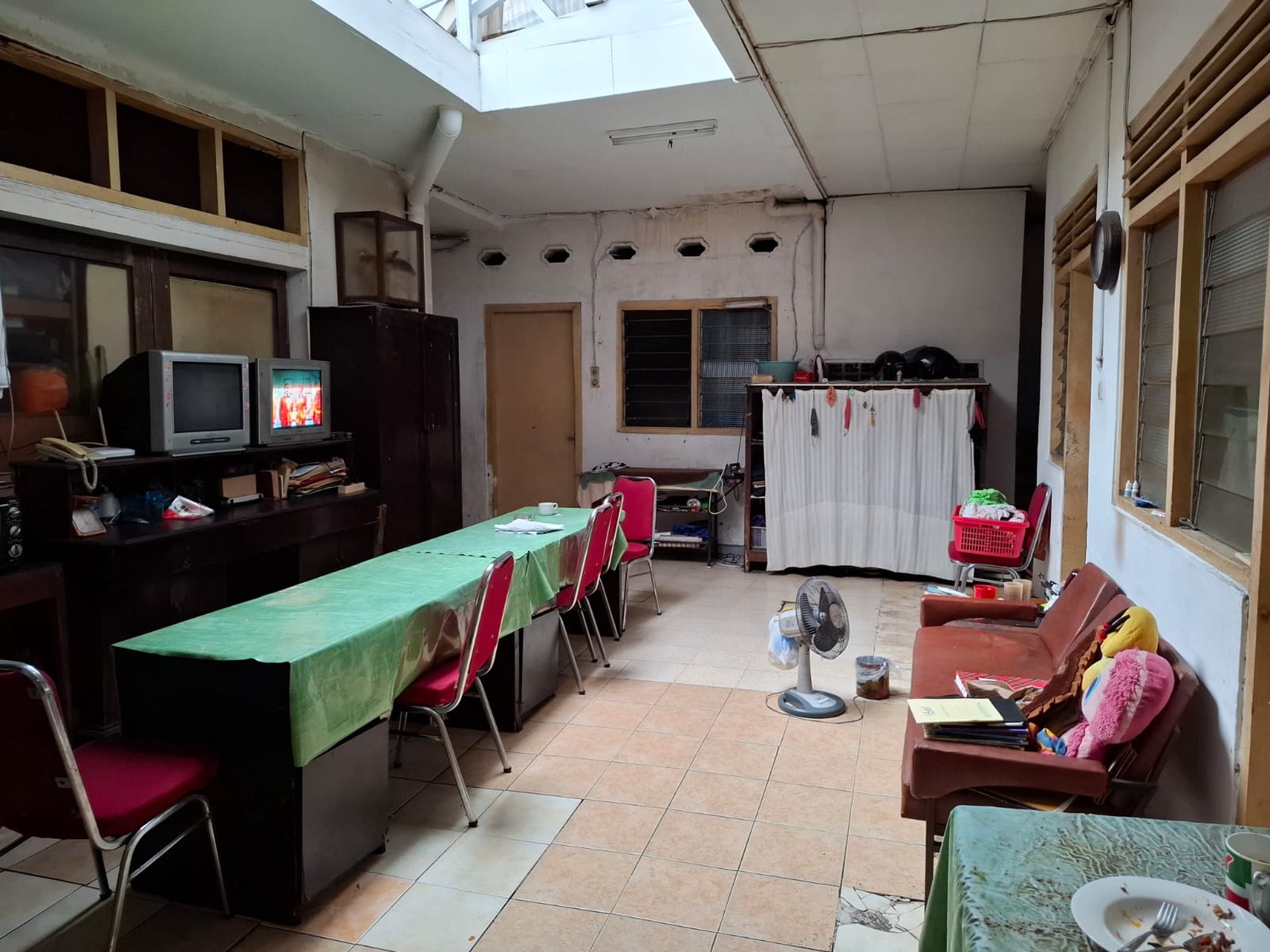 Dijual Rumah dan Kost Terjangkau di Jl. Tebet Barat - Investasi Menjanjikan di Lokasi Strategis