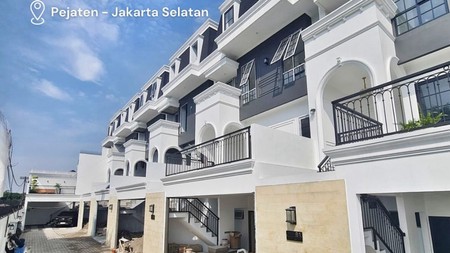 Rumah Brand New Town House American Classic style, dikawasan strategis Jakarta Selatan, mewah, eksklusif hanya 7 rumah, 3  menit ke Buncit Raya, 5 Man 
