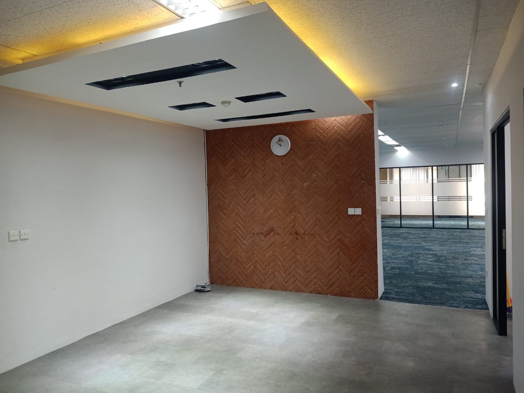 Office Menara Thamrin Jakarta Pusat 340 sqm, partition, strategis  berjarak  600 meter ke MRT station, dan 200 meter ke Sarinah