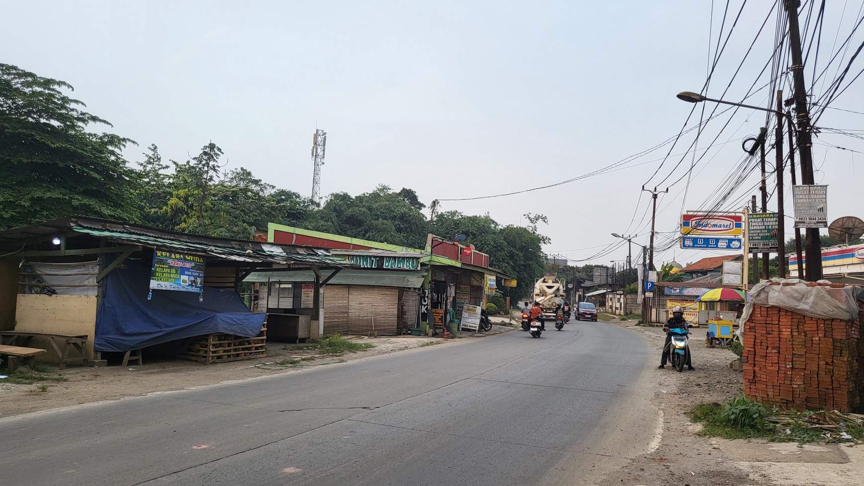 Gudang Hadap Jalan Raya di Cisauk Legok Tangerang