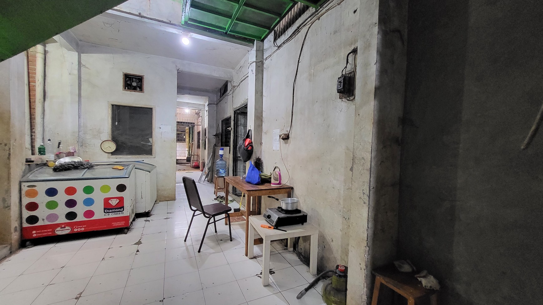 Gudang Hadap Jalan Raya di Cisauk Legok Tangerang