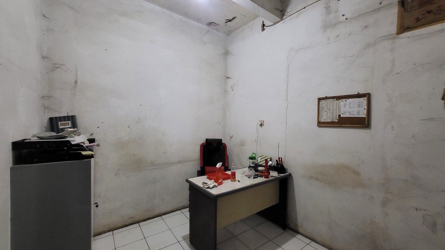 Gudang Hadap Jalan Raya di Cisauk Legok Tangerang