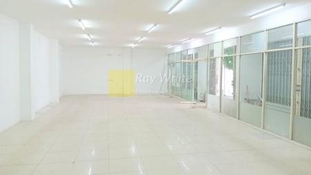 Disewakan ruko srtategis ccocok untuk segala Usaha Lokasi enggal