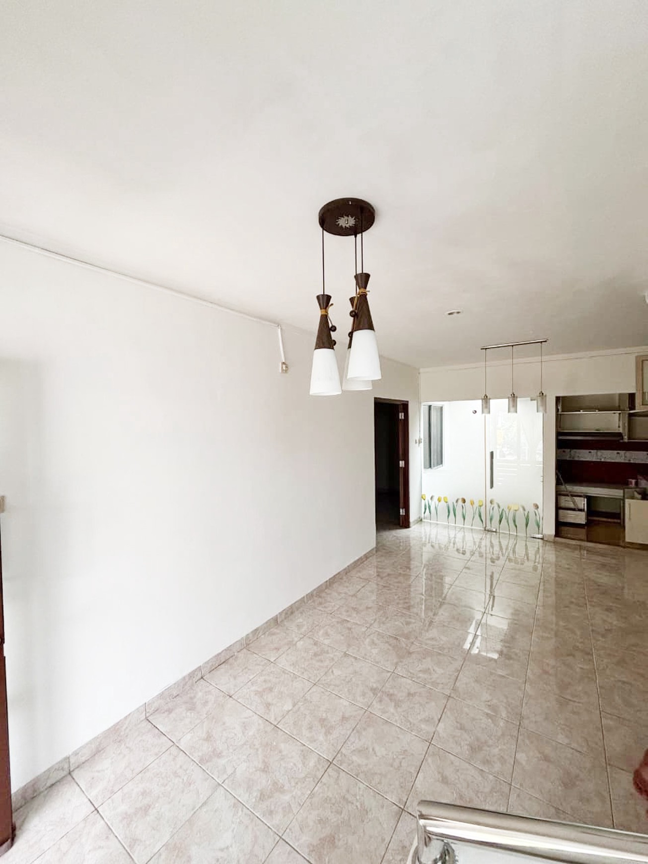Rumah sudah renov harga murah di Emerald Town House Bintaro