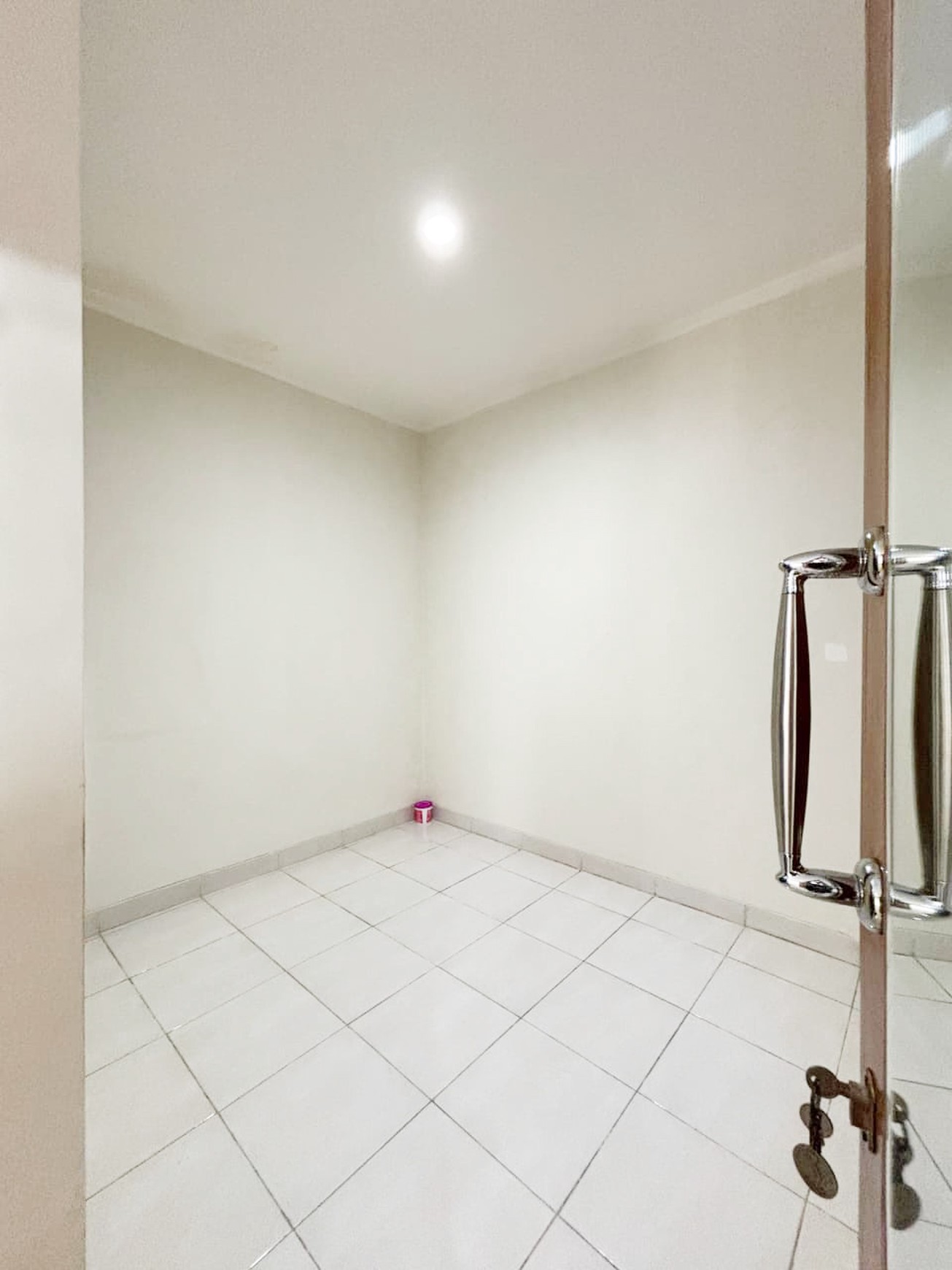 Rumah sudah renov harga murah di Emerald Town House Bintaro