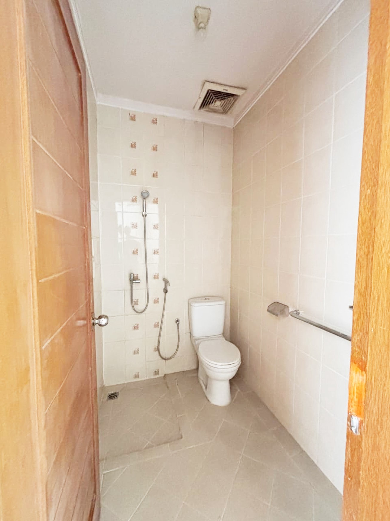 Rumah sudah renov harga murah di Emerald Town House Bintaro