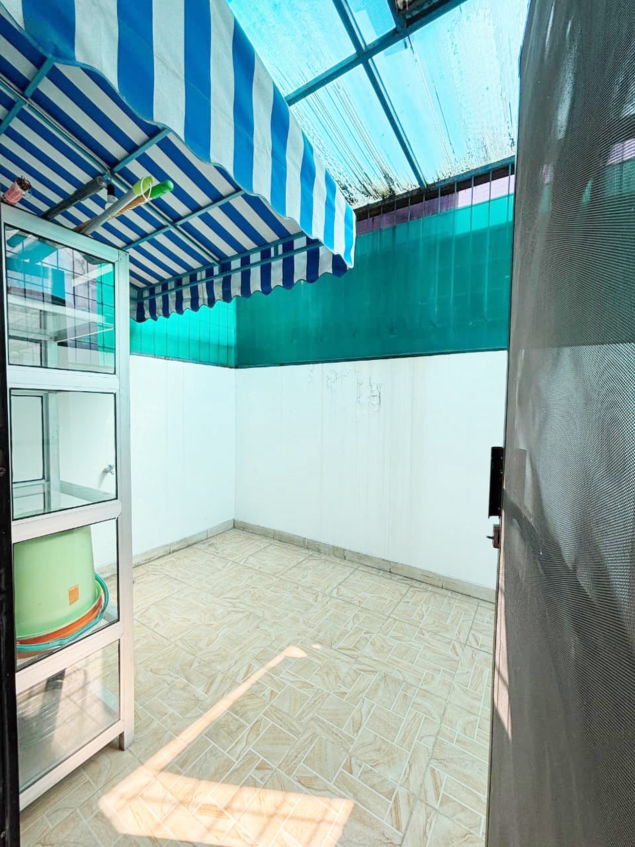 Rumah sudah renov harga murah di Emerald Town House Bintaro