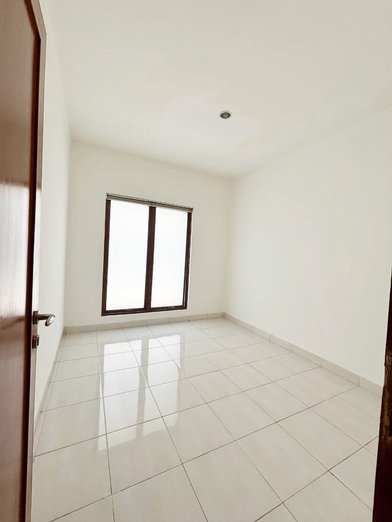 Rumah sudah renov harga murah di Emerald Town House Bintaro