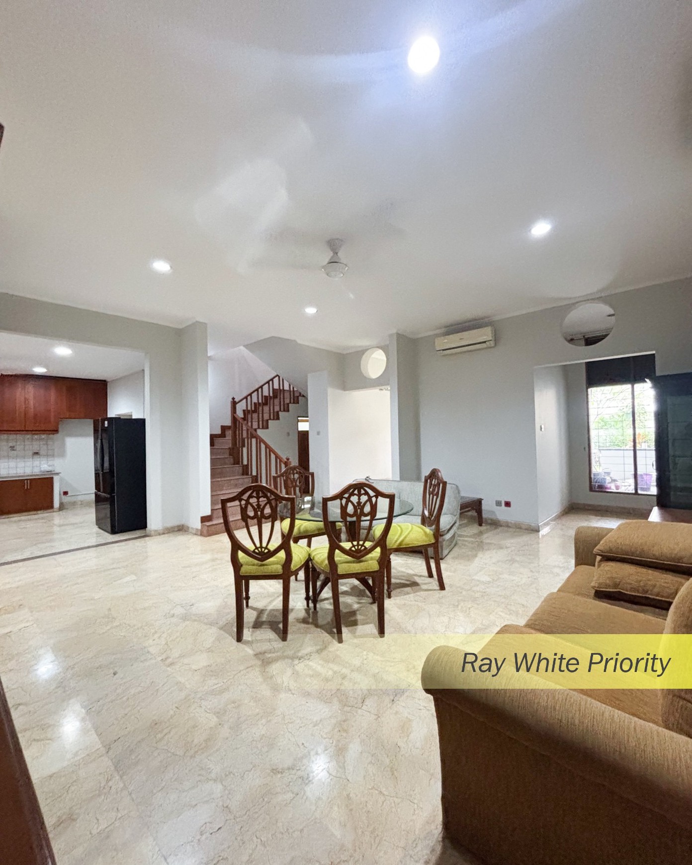 RUMAH CLASSIC DENGAN KONDISI FULLFURNISH TINGGAL BAWA KOPER DI PONDOK INDAH, JAKARTA SELATAN