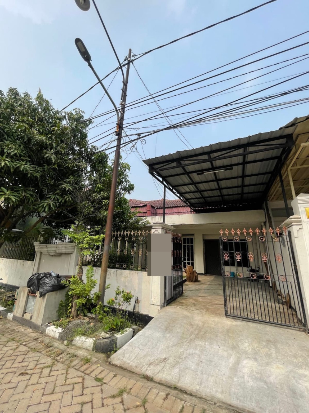 Dijual Rumah Surabaya Barat Jl. Satelit. Lokasi strategis, nyaman, dan siap huni!