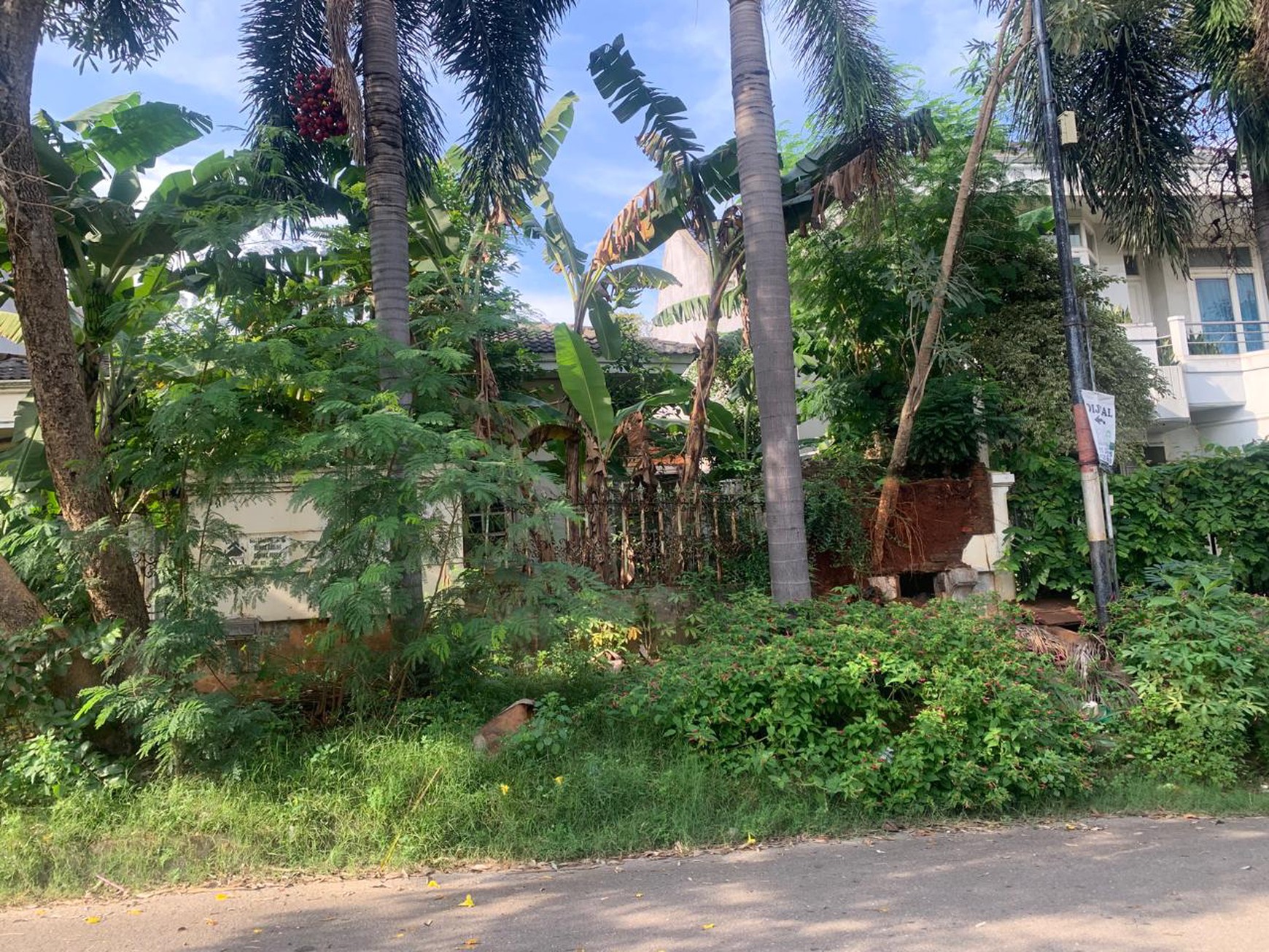 Rumah Hitung Tanah Di Jl Bukit Hijau Pondok Indah Jakarta Selatan