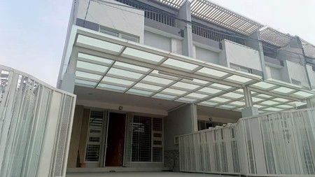 Jual cepat Rumah Baru Semi Furnished + Rooftop Di  Radio Dalam Jakarta Selatan