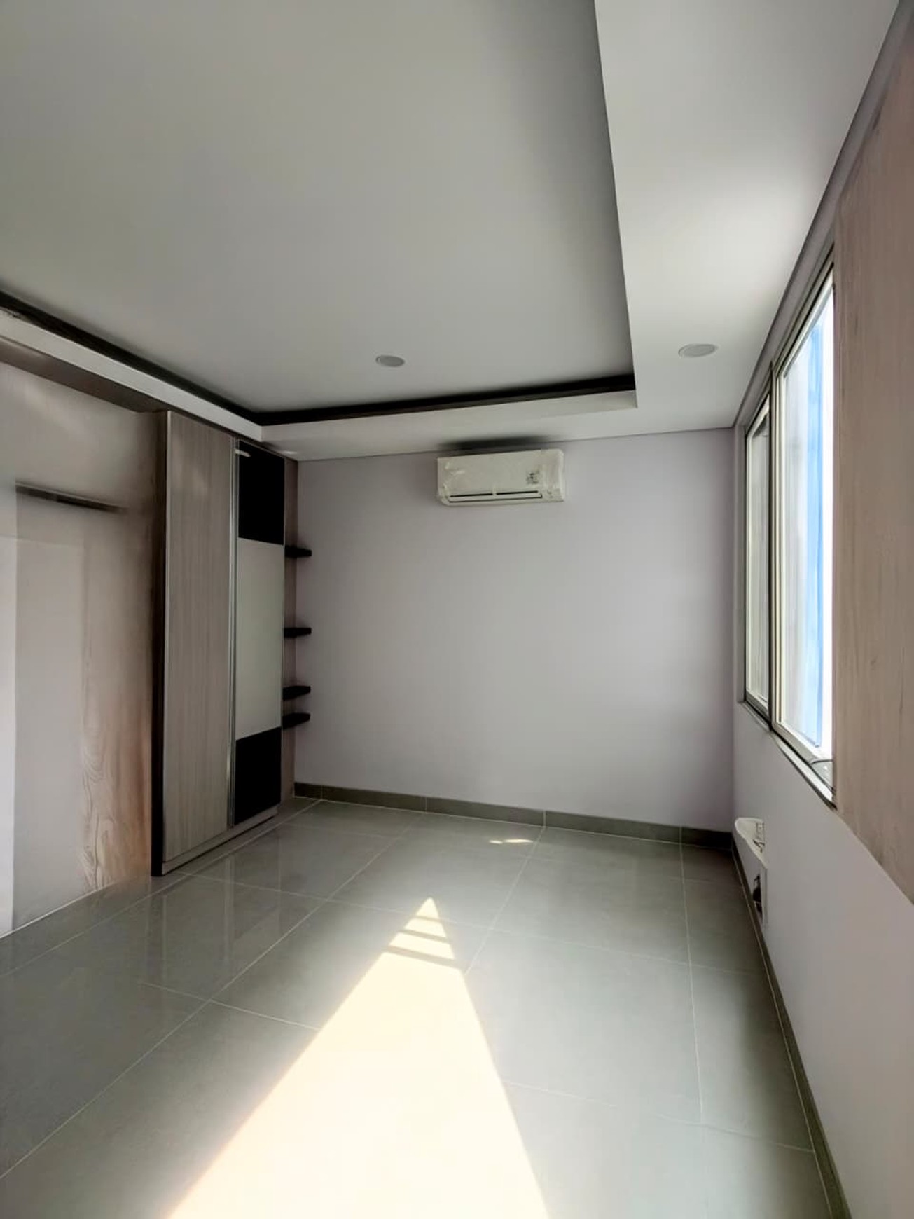 Jual cepat Rumah Baru Semi Furnished + Rooftop Di  Radio Dalam Jakarta Selatan