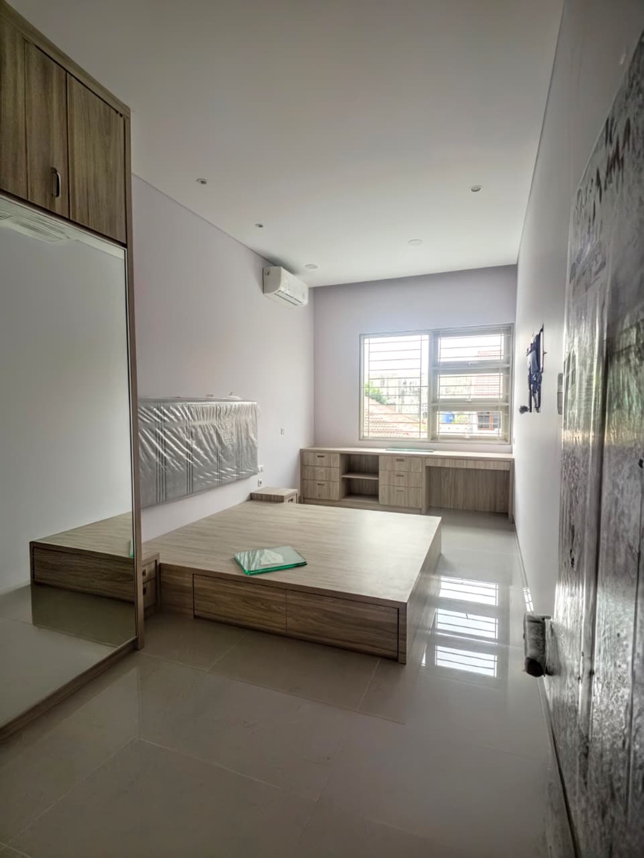 Jual cepat Rumah Baru Semi Furnished + Rooftop Di  Radio Dalam Jakarta Selatan