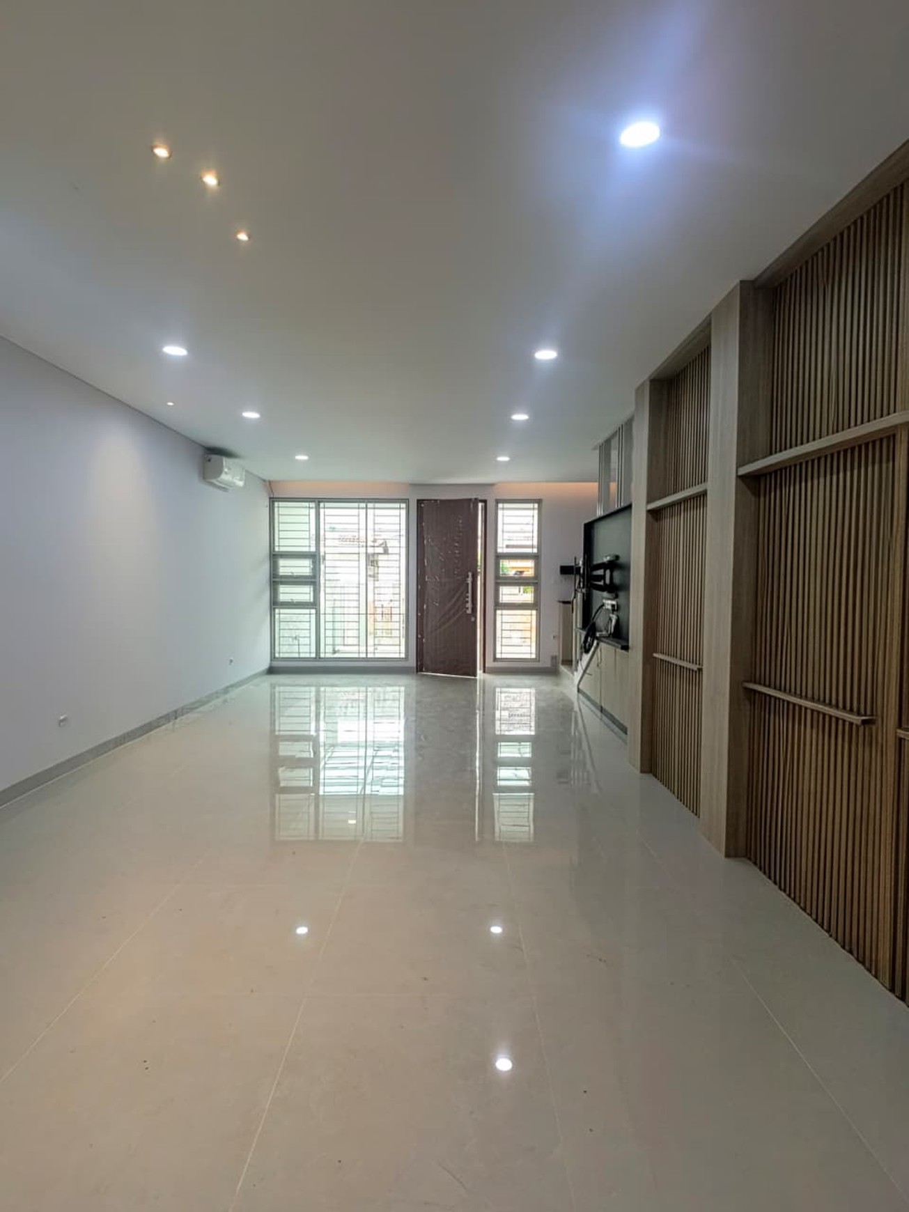 Jual cepat Rumah Baru Semi Furnished + Rooftop Di  Radio Dalam Jakarta Selatan