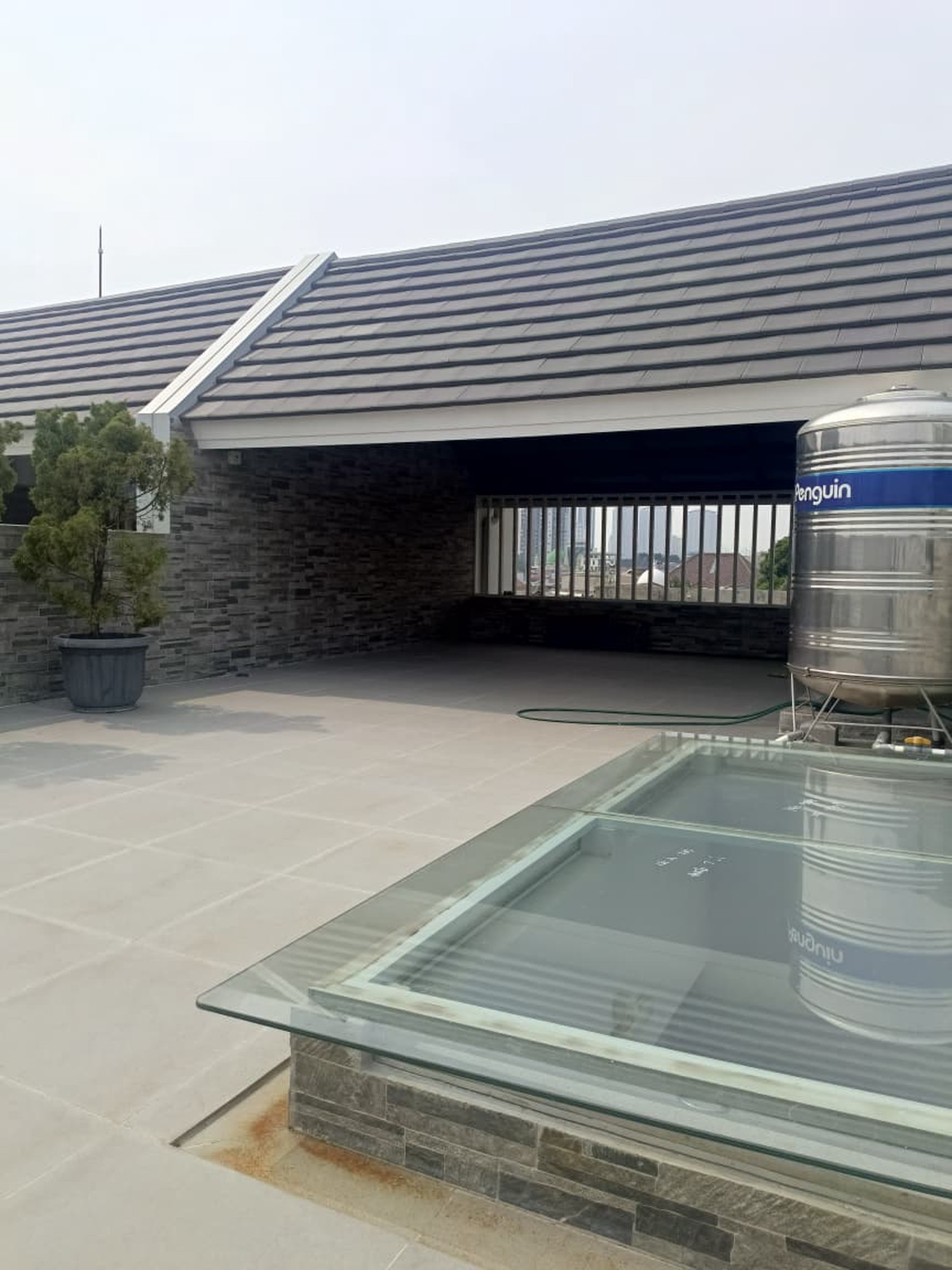 Jual cepat Rumah Baru Semi Furnished + Rooftop Di  Radio Dalam Jakarta Selatan
