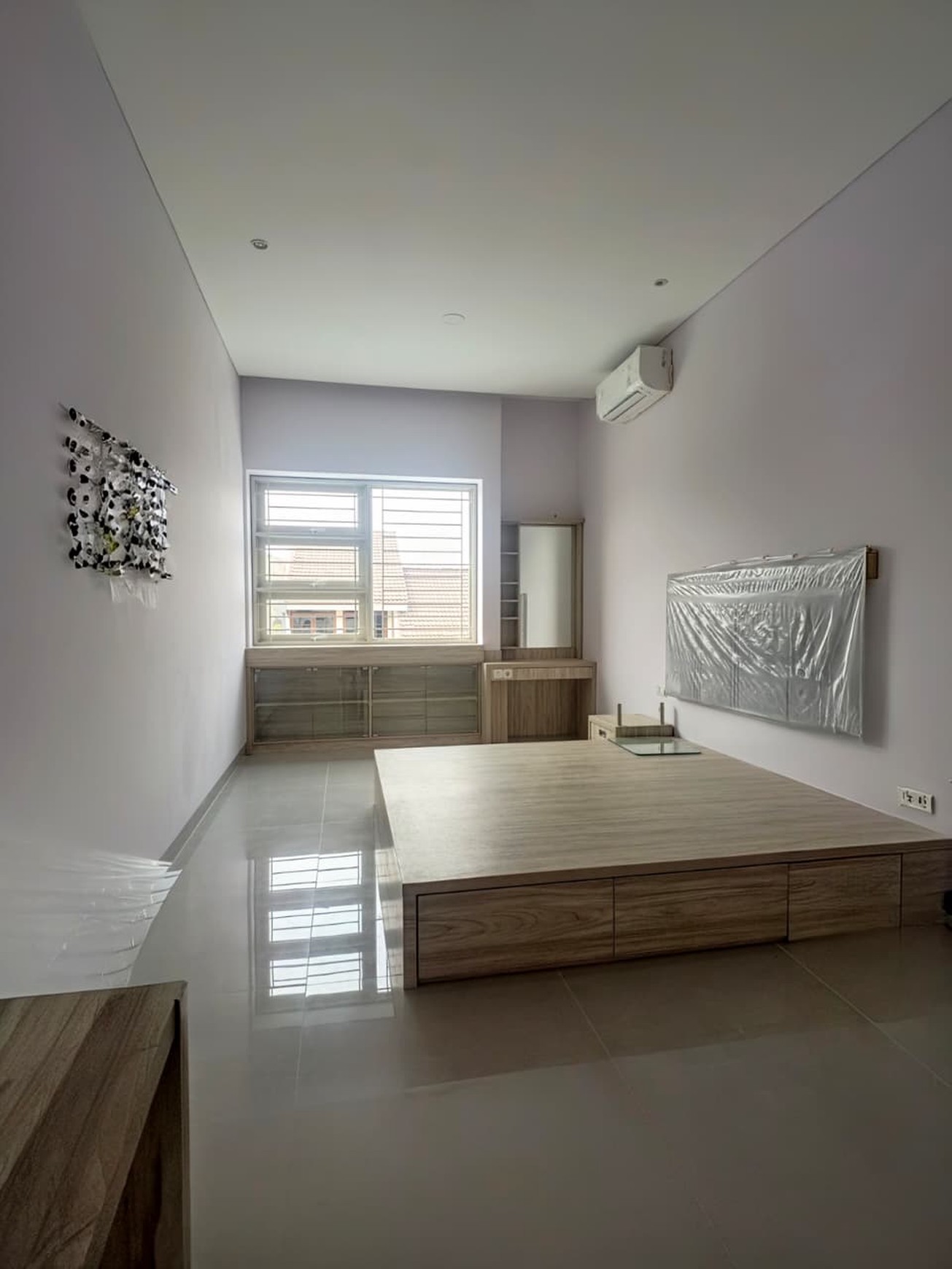 Jual cepat Rumah Baru Semi Furnished + Rooftop Di  Radio Dalam Jakarta Selatan