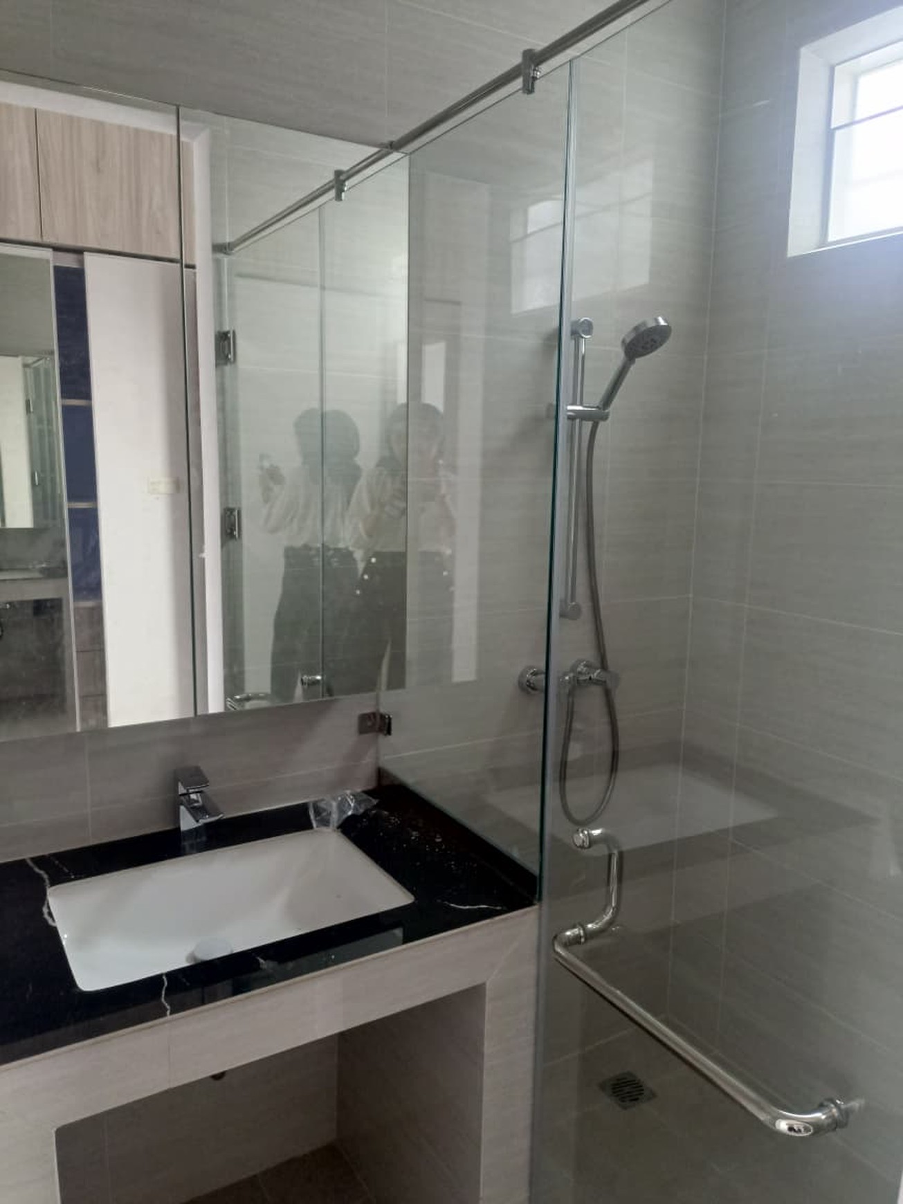 Jual cepat Rumah Baru Semi Furnished + Rooftop Di  Radio Dalam Jakarta Selatan