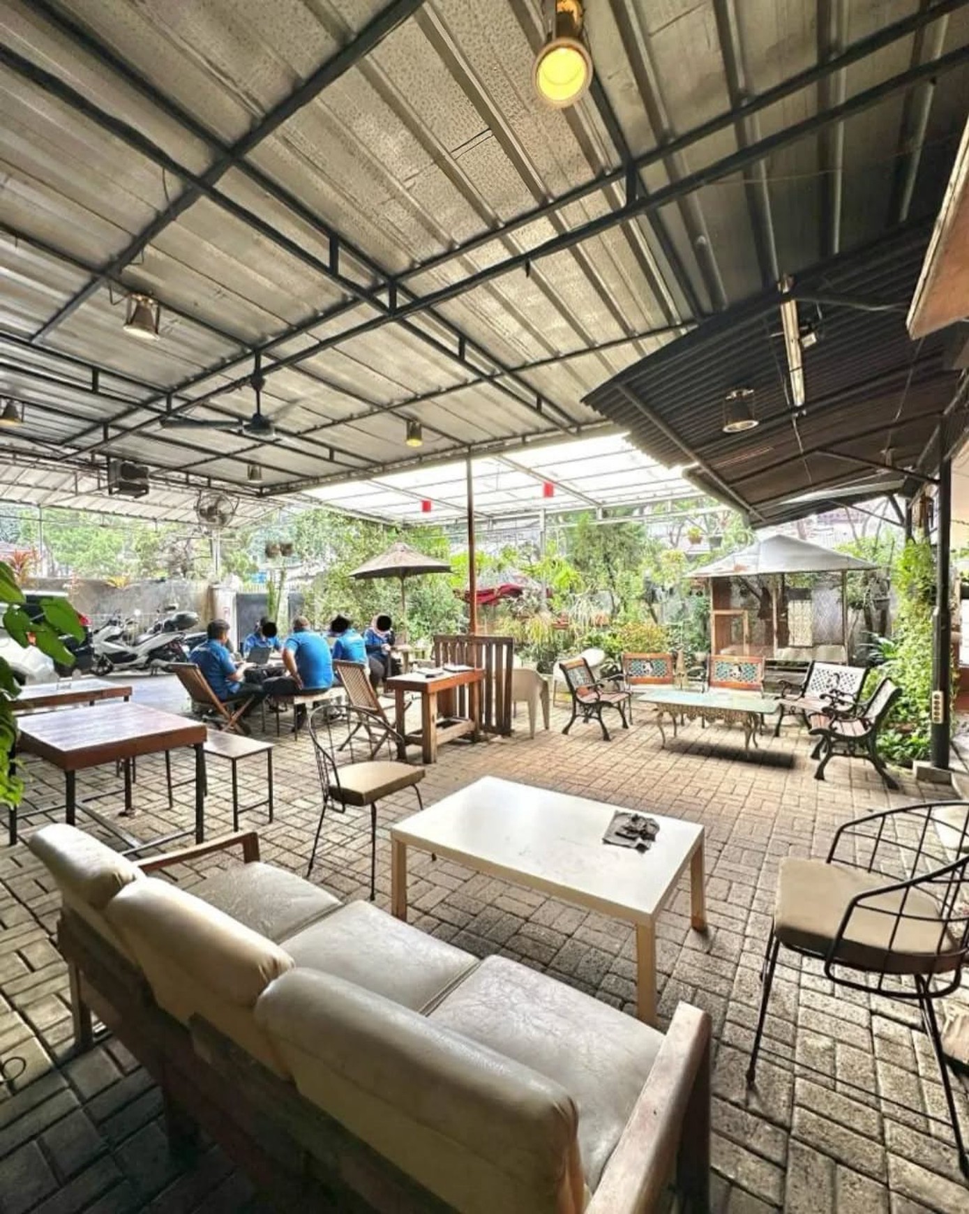 Rumah dengan Lahan Luas Dijual di Pondok Pinang Kebayoran Lama Jaksel