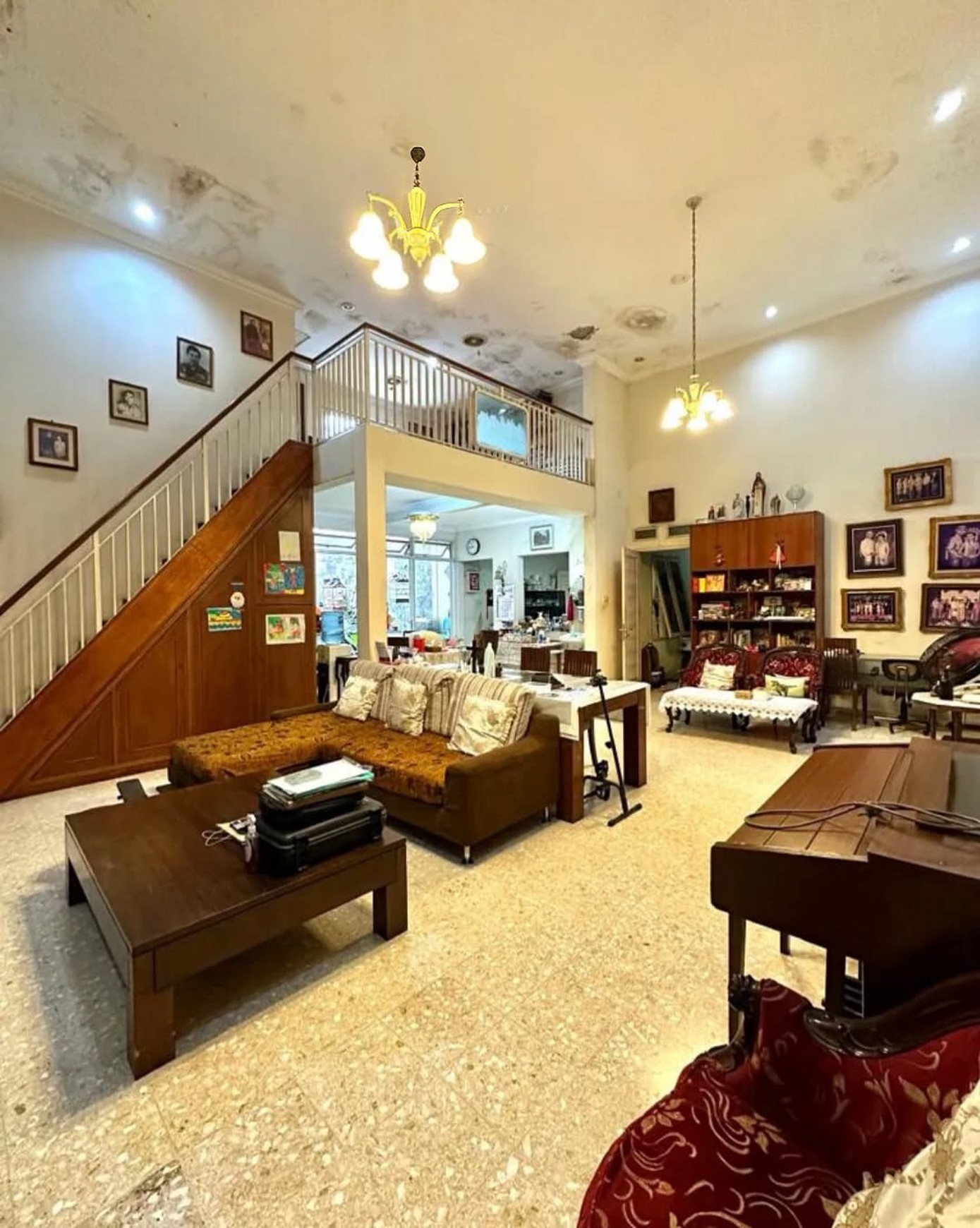 Rumah dengan Lahan Luas Dijual di Pondok Pinang Kebayoran Lama Jaksel